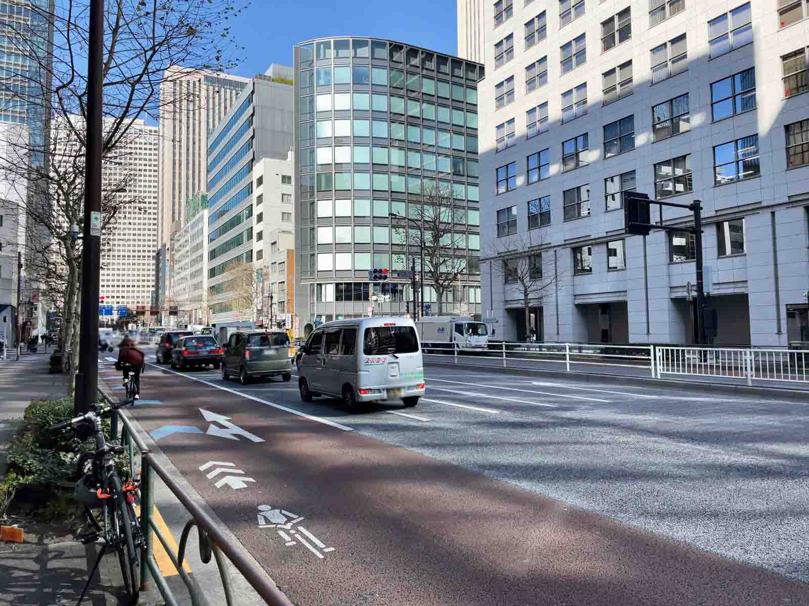 虎ノ門セントラルビル前面の外堀通り