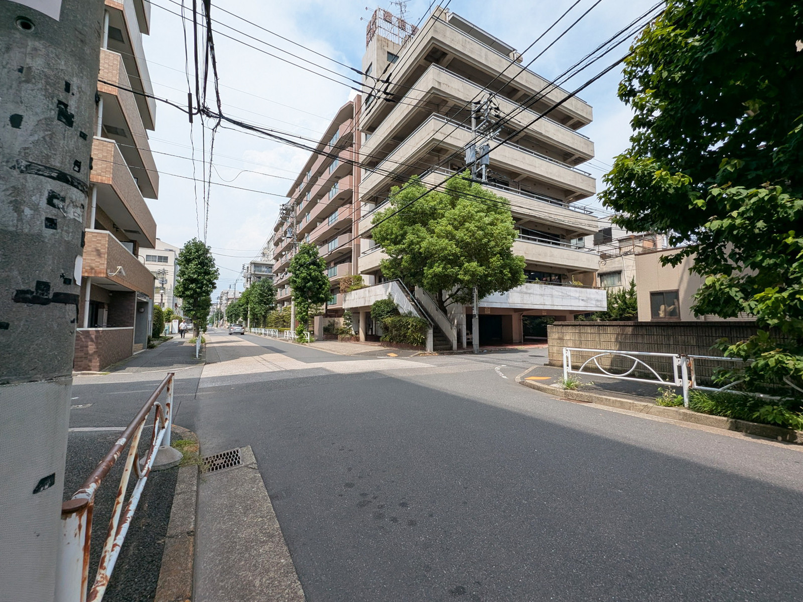 東海ビル前面の通り