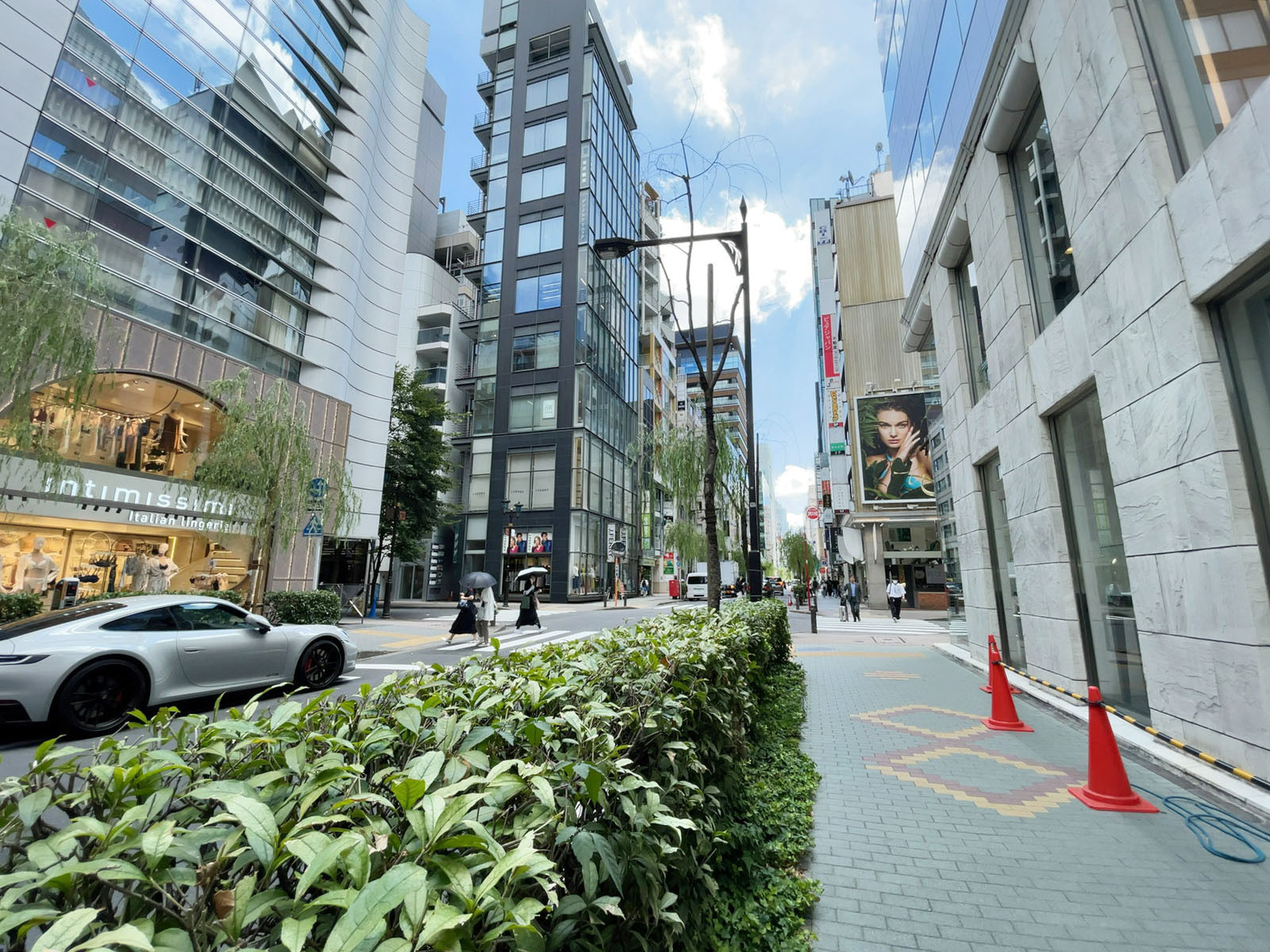 エイコー銀座ビル前面の通り
