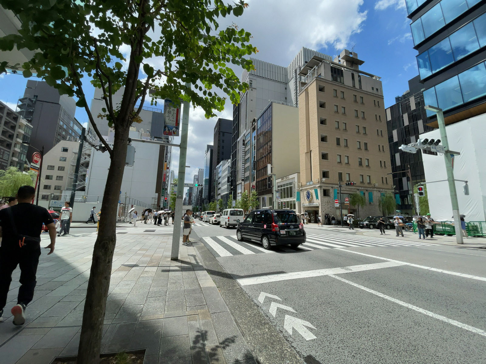 銀座大新ビル前面の通り