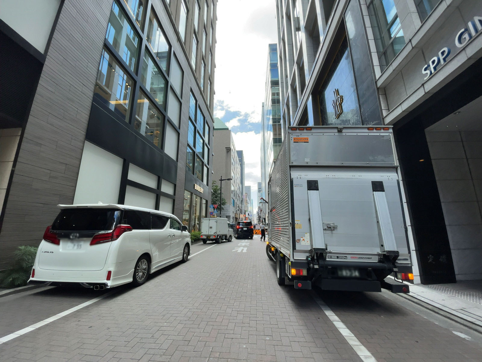 SPP銀座ビル前面の通り
