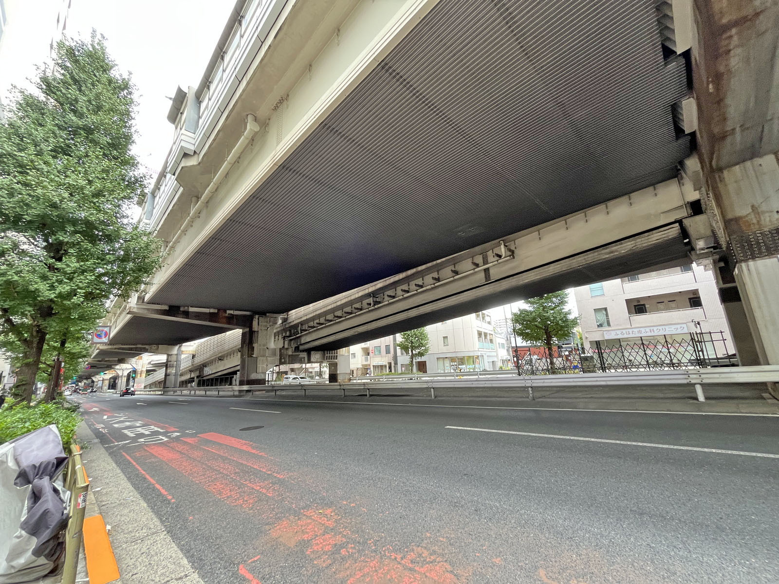 池尻大橋ビル前面通り