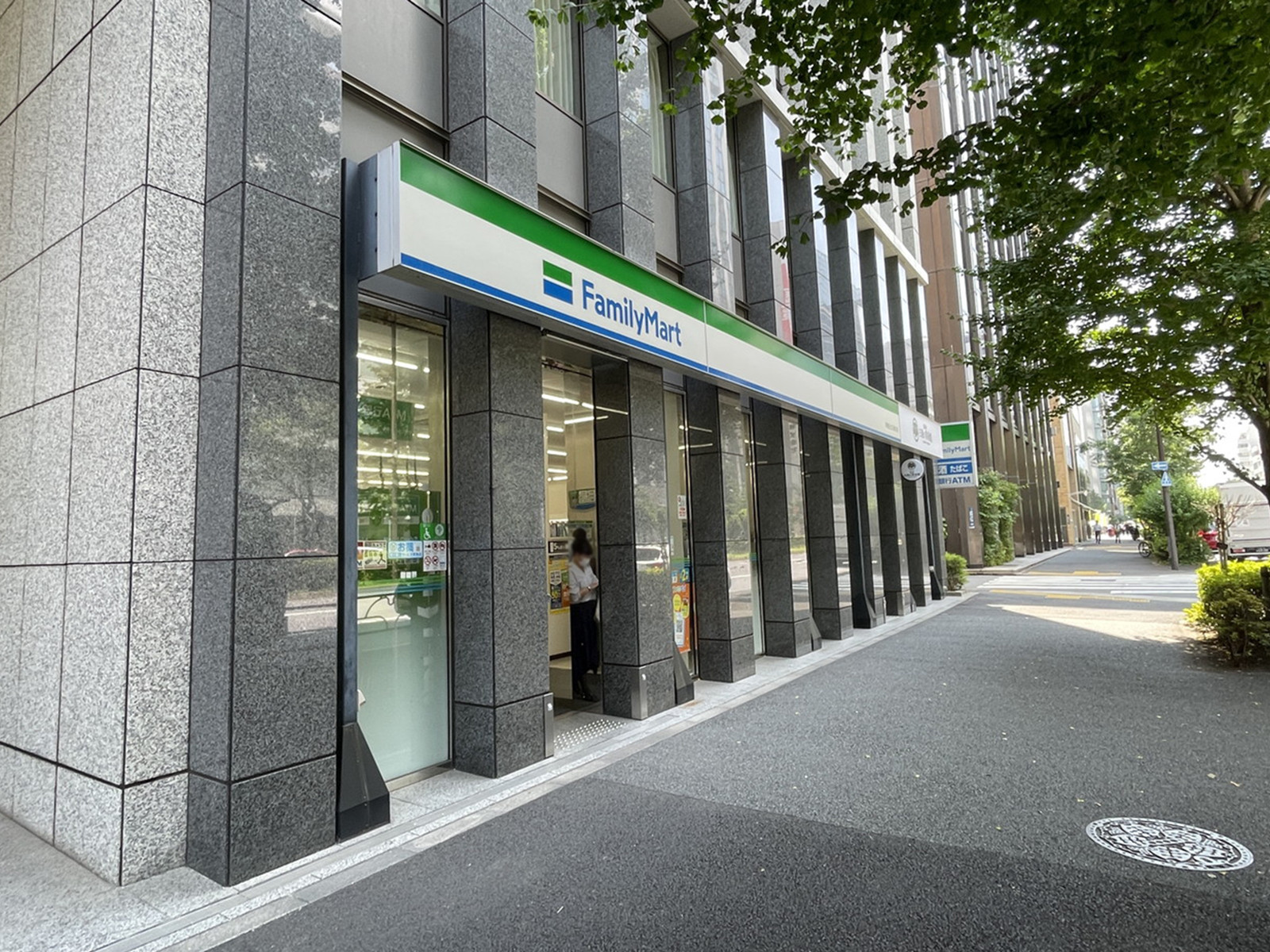 至近のファミリーマート 新橋日比谷通り店