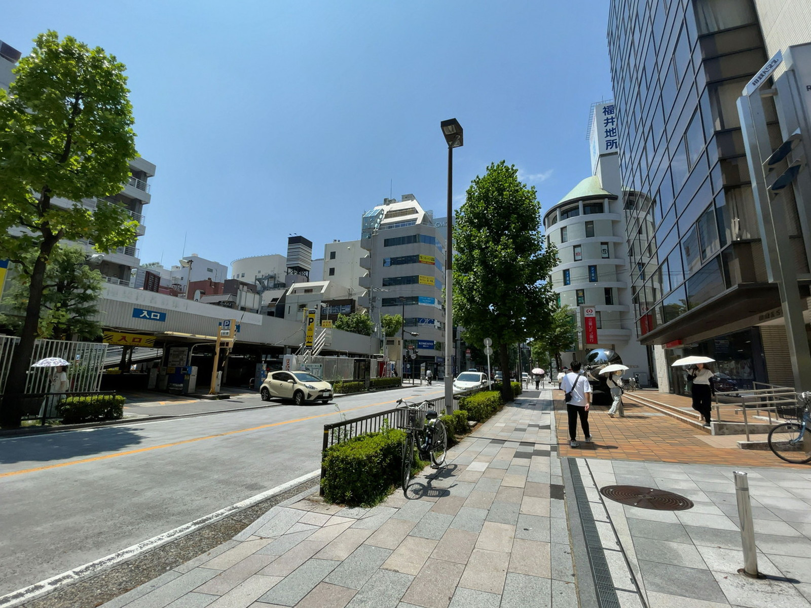 横浜STビル前面の通り