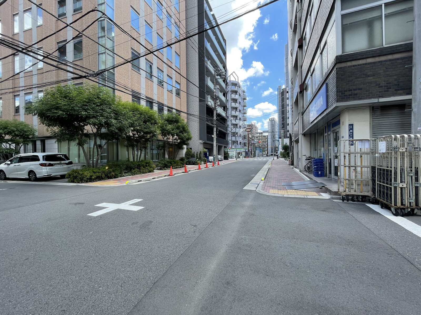 浅草寿ビル前面の通り