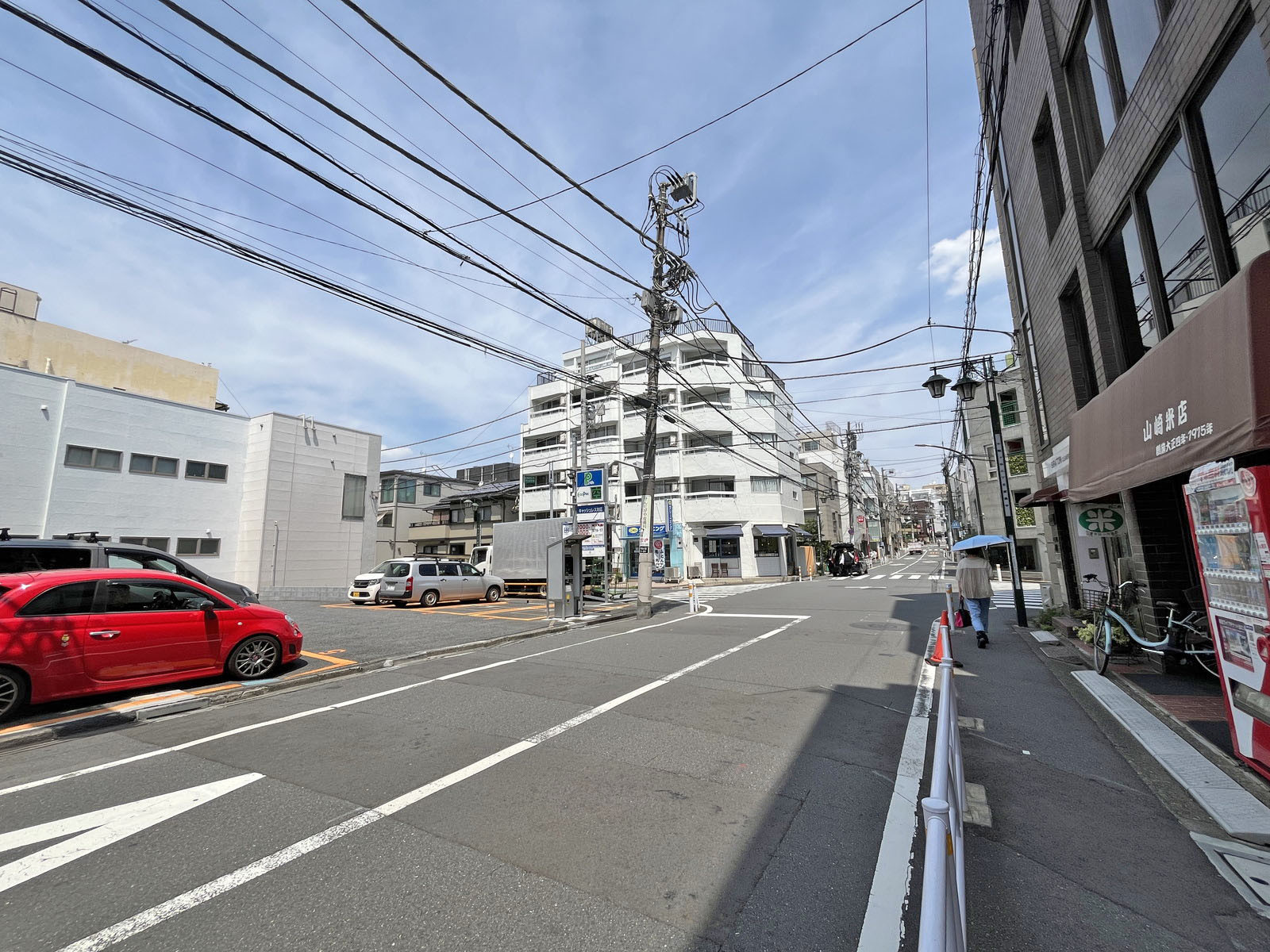 金子ビル前面通り