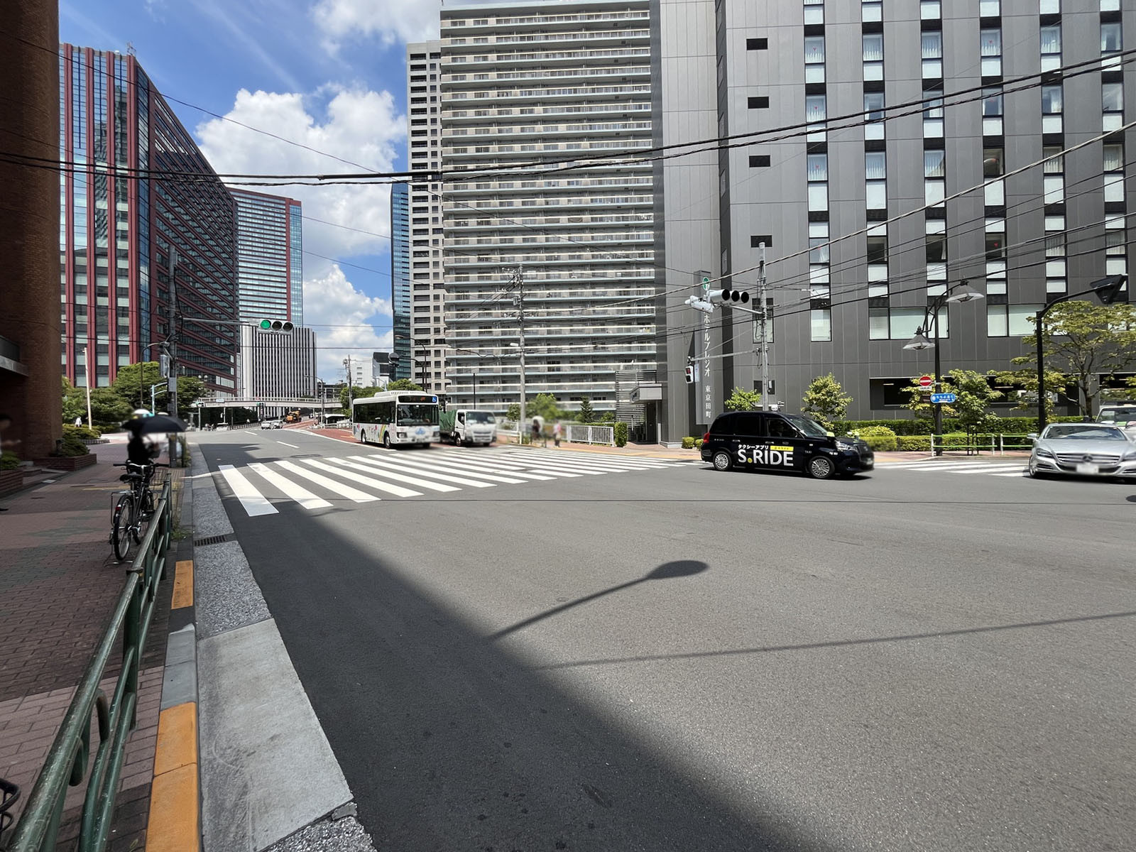 第六協栄ビル前面の日比谷通り