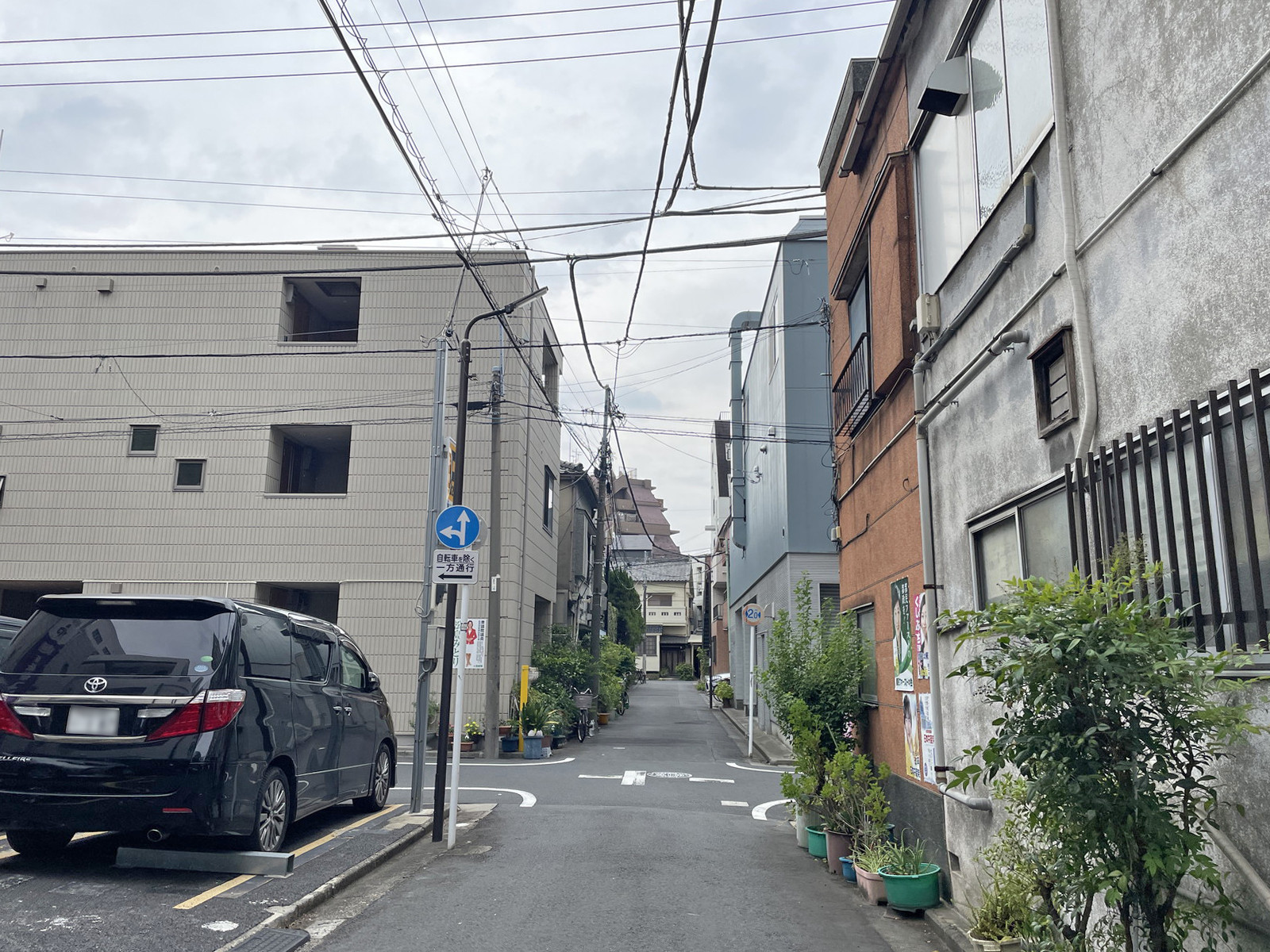 LODANビル前面の通り