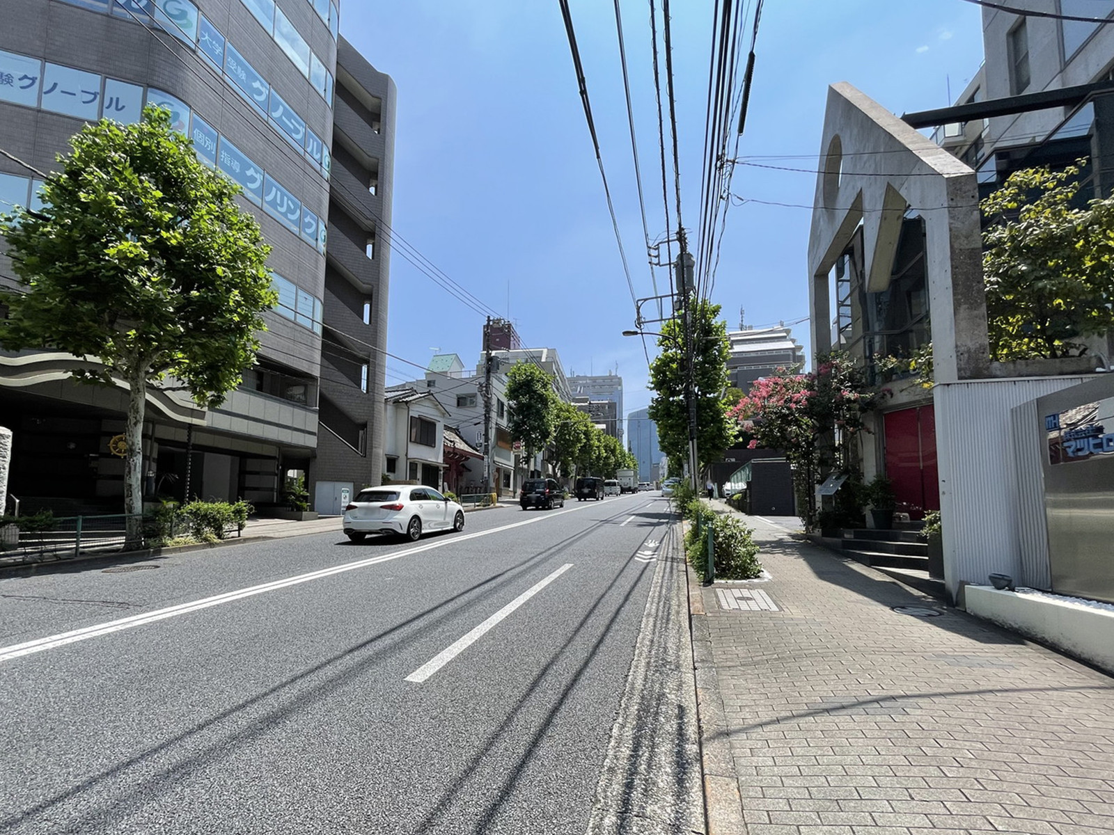 三田MTビル前面の魚籃坂