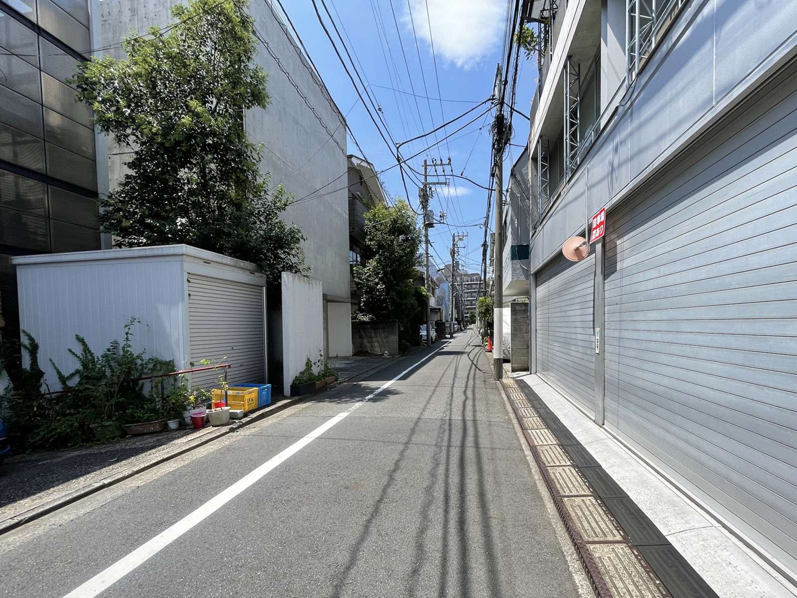 久保ビル前面の通り