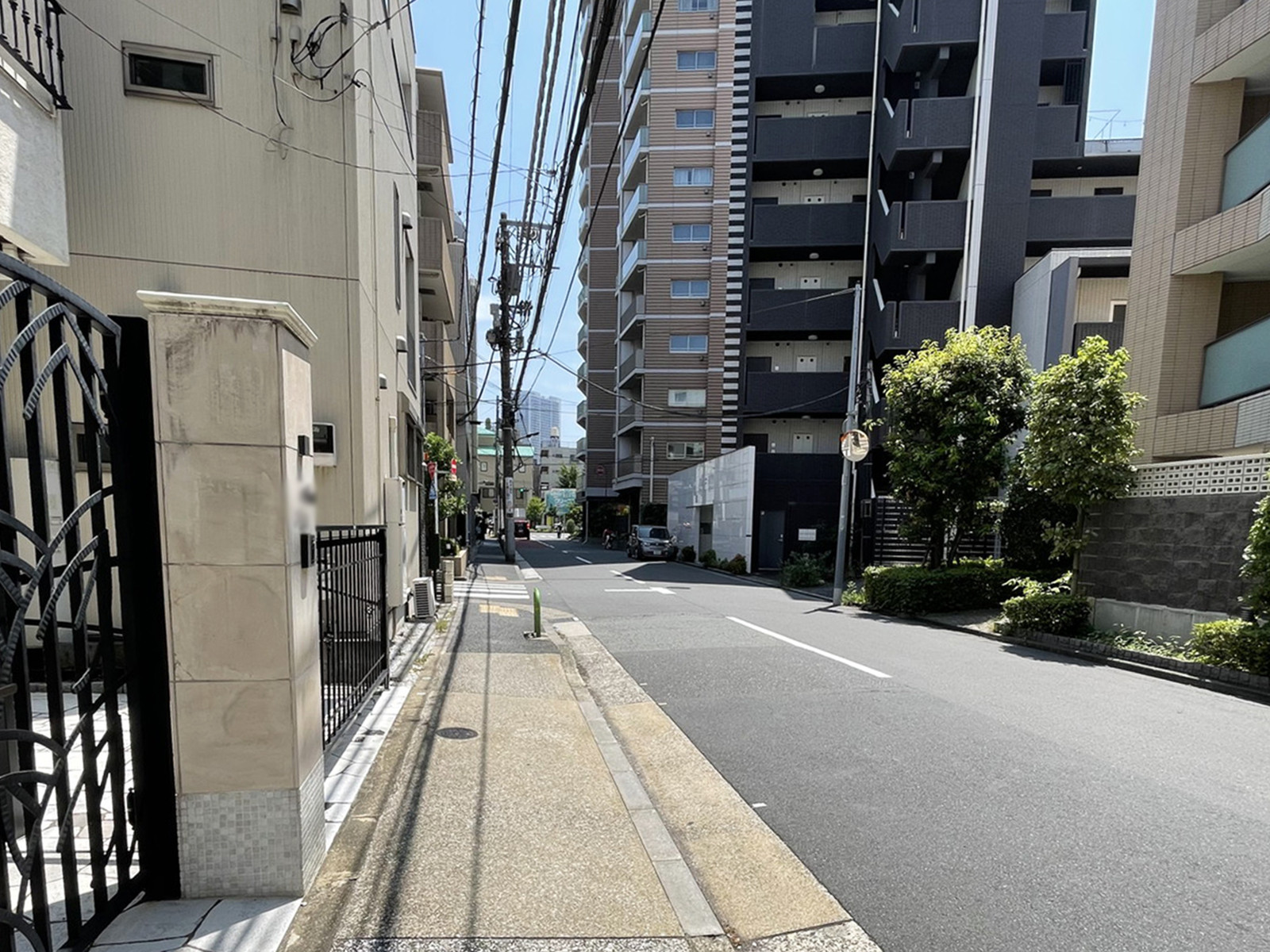 三田5丁目ビル前面の通り