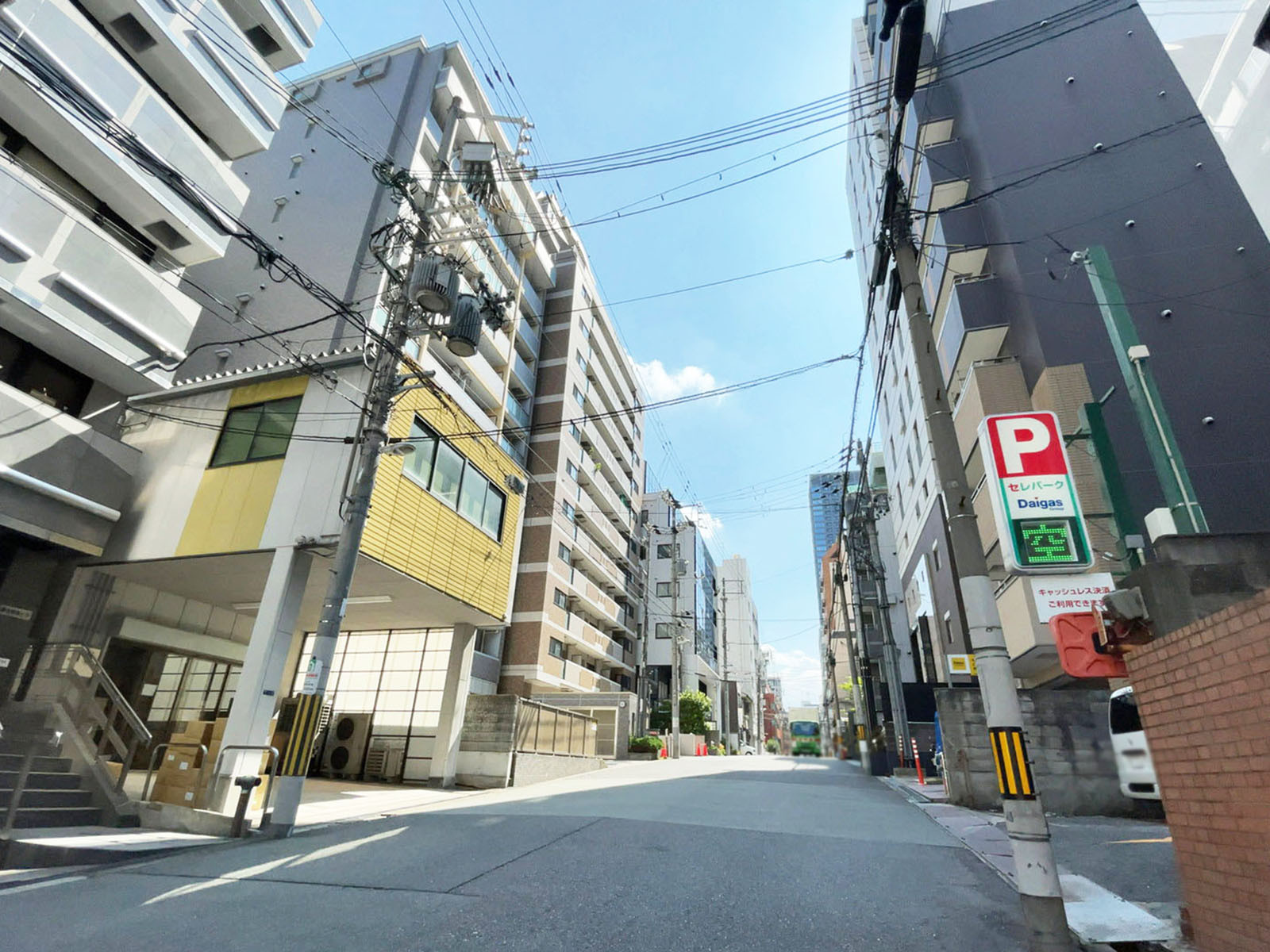 藤本興産ビル前面の通り