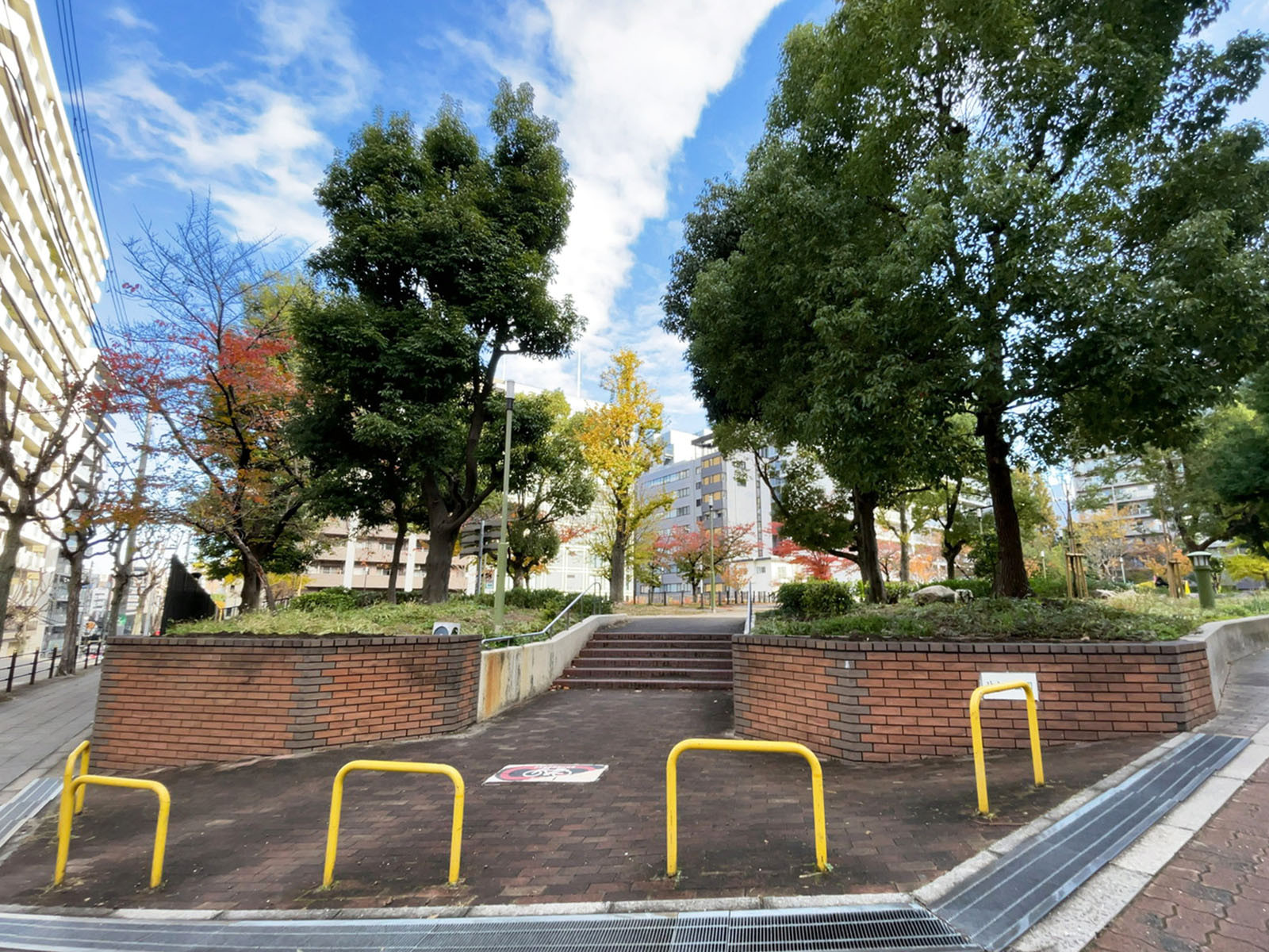 同じ通りにある北大江公園