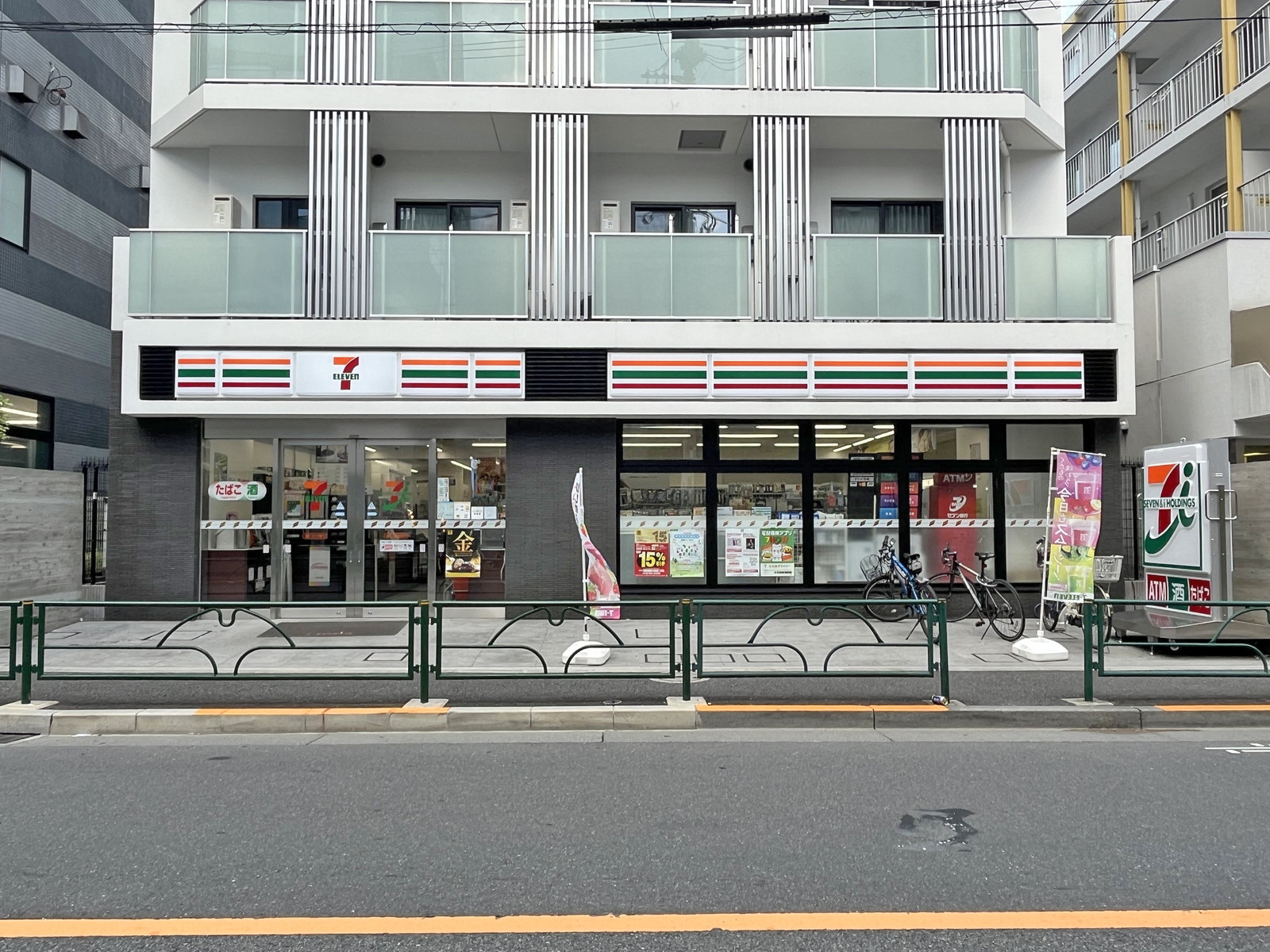 向かいのセブン-イレブン 中野2丁目大久保通り店