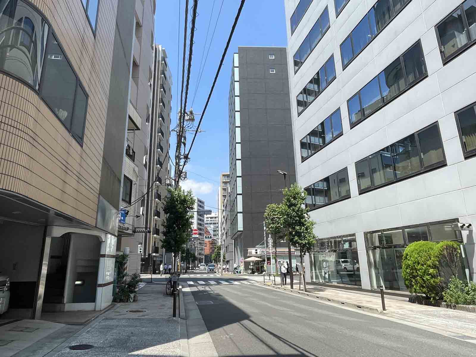 A-RISE神田前面の大門通り