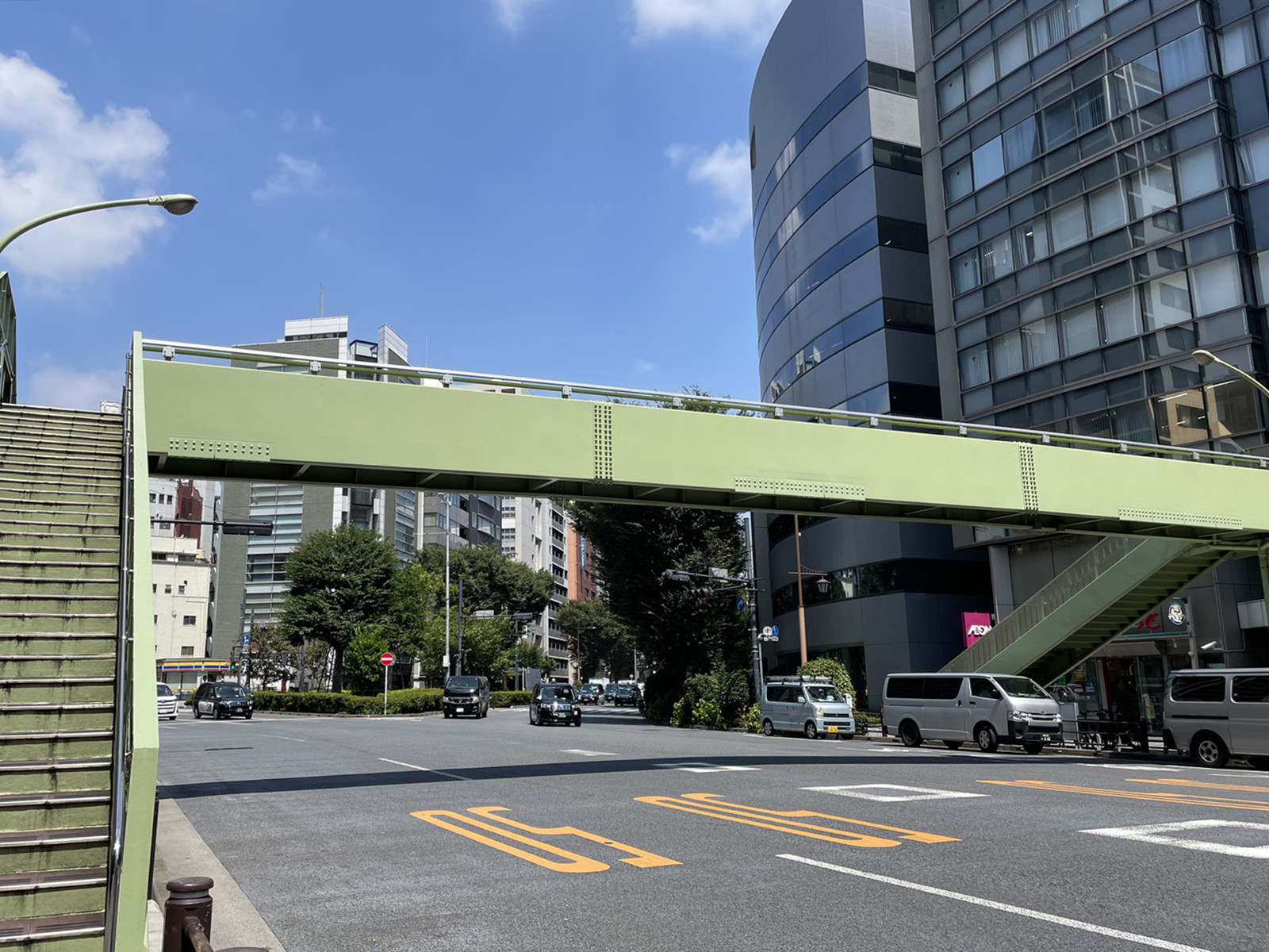 京王東日本橋第二ビル前面の清洲橋通り