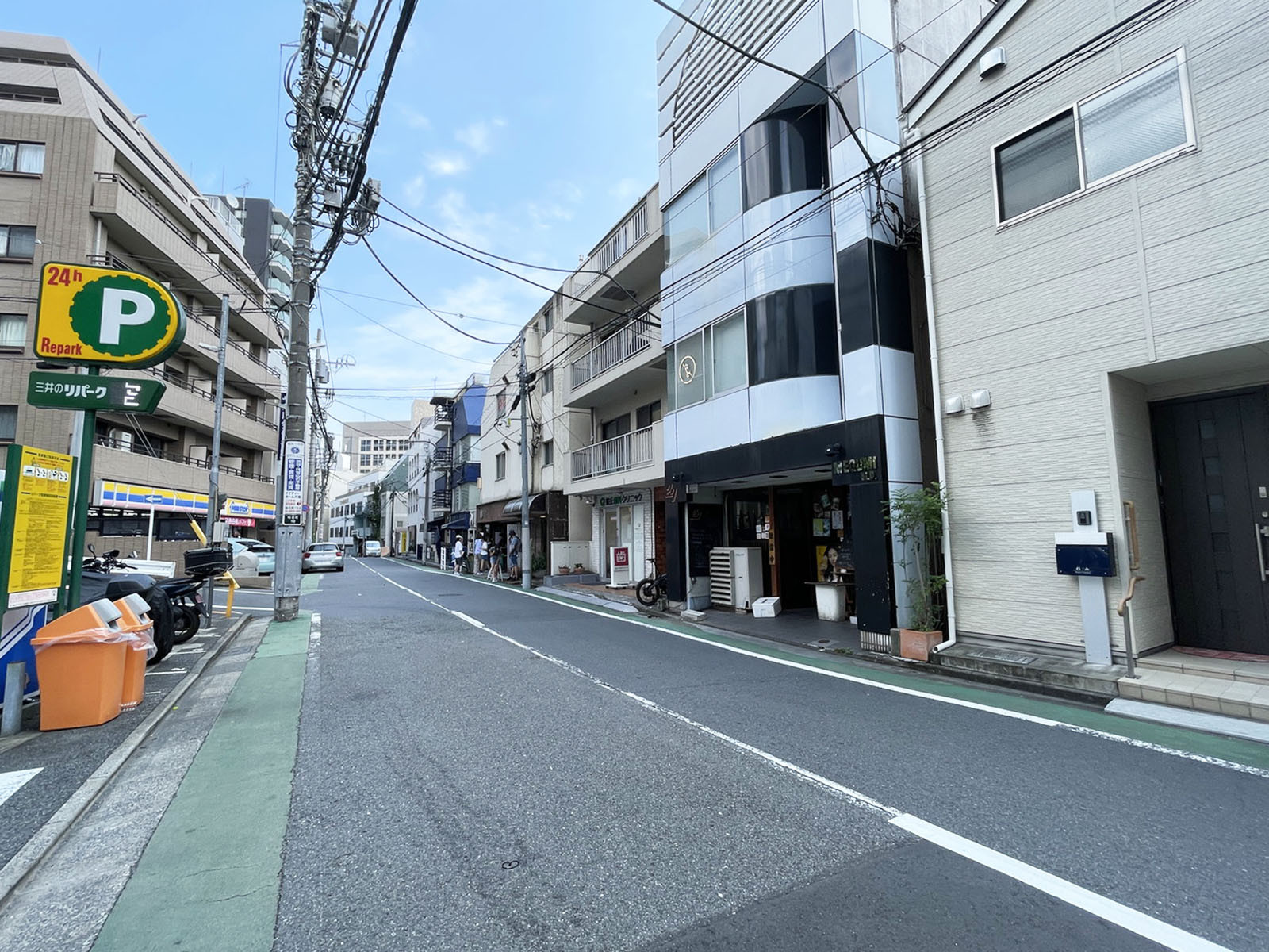モドマルシェ渋谷桜丘ビル前面の通り