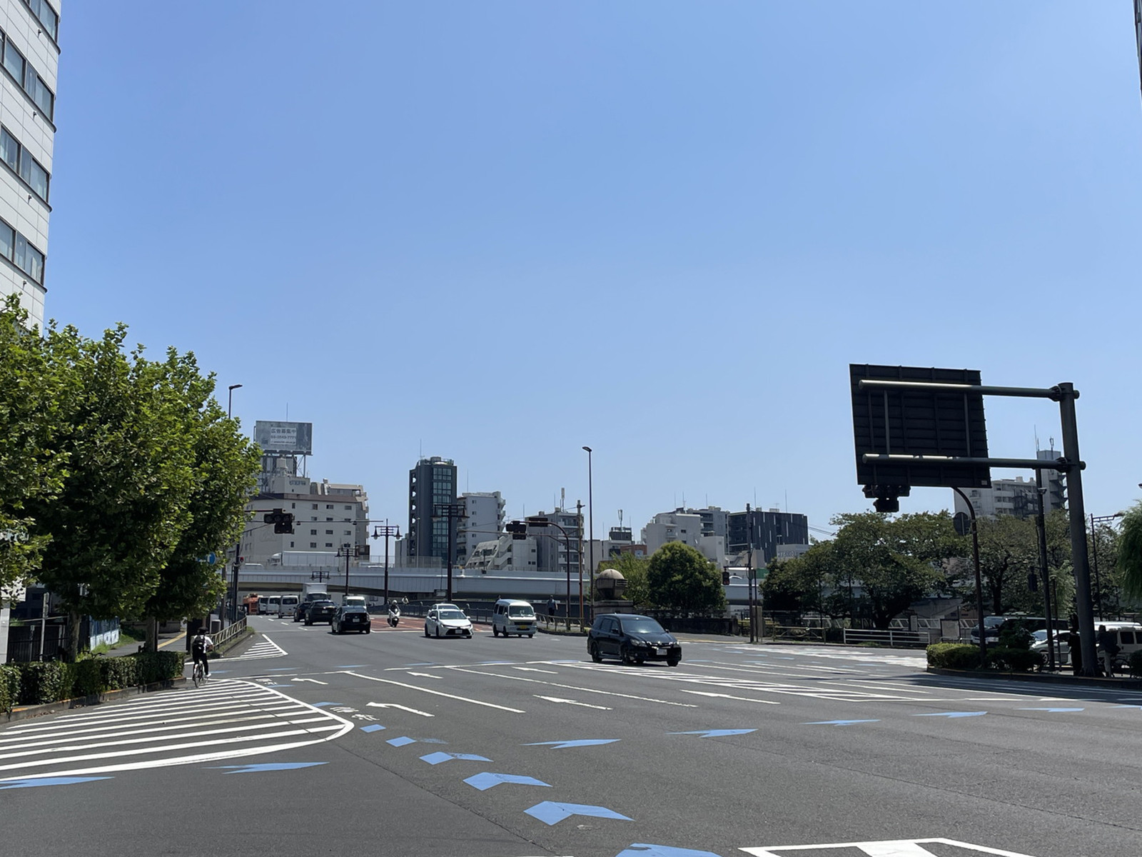 日本橋イーストビル前面の京葉道路