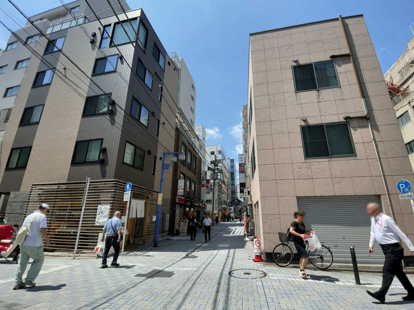 近くの神田駅西口通り