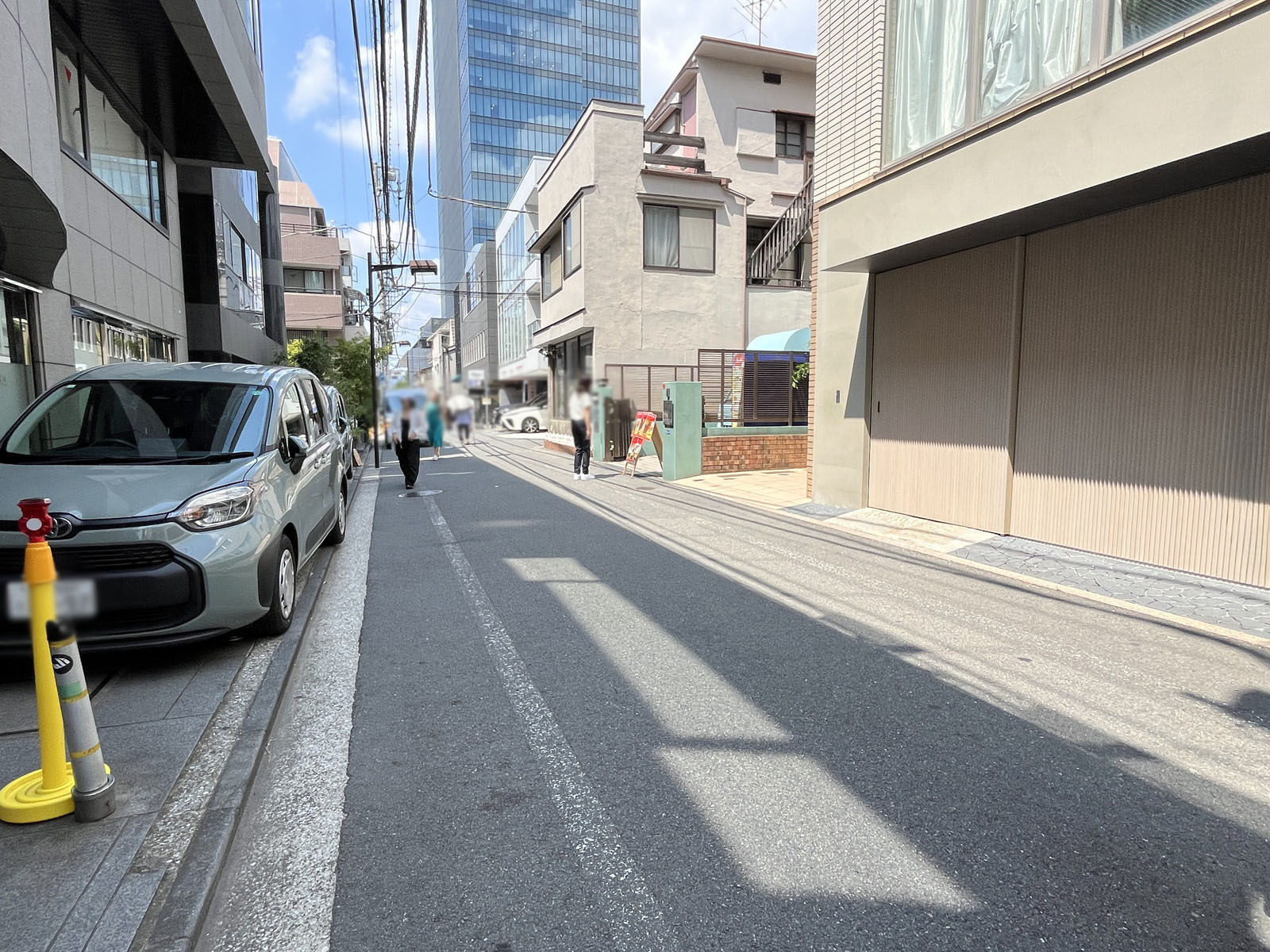 南青山第一韮澤ビル前面の長者丸通り