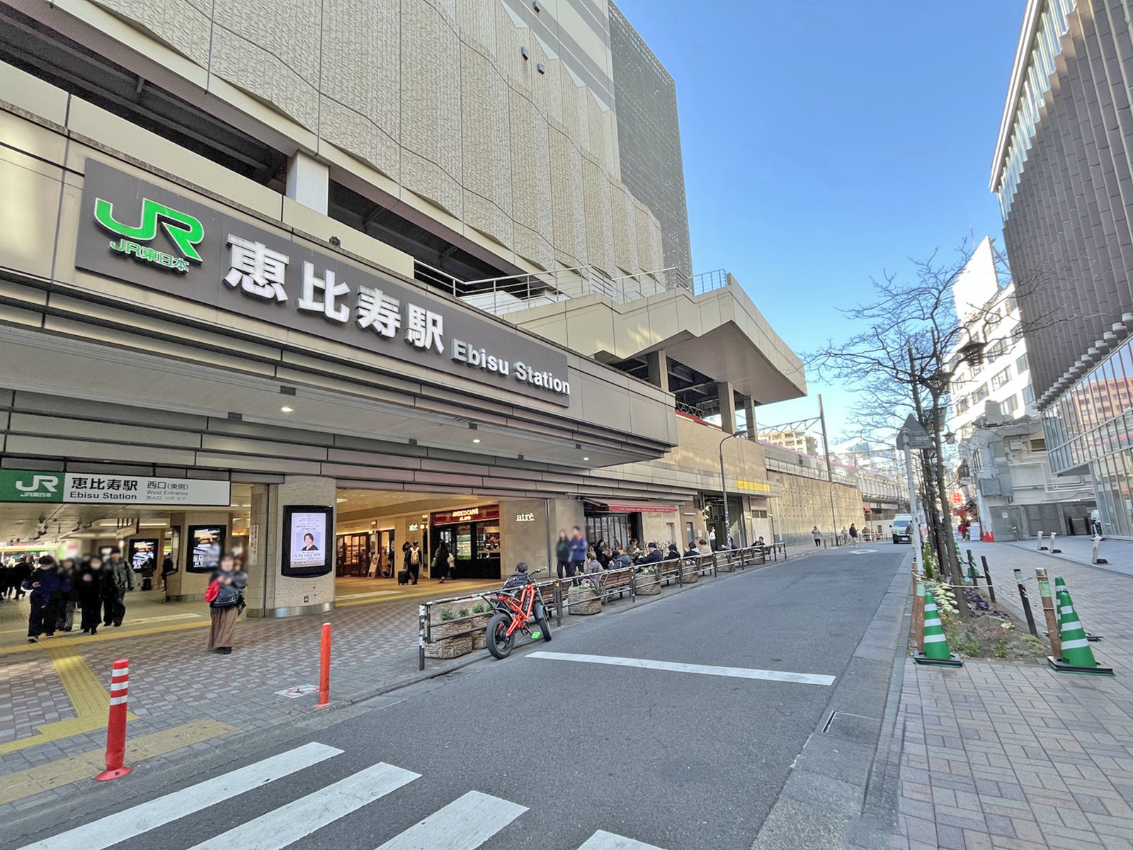 最寄りの「恵比寿駅」