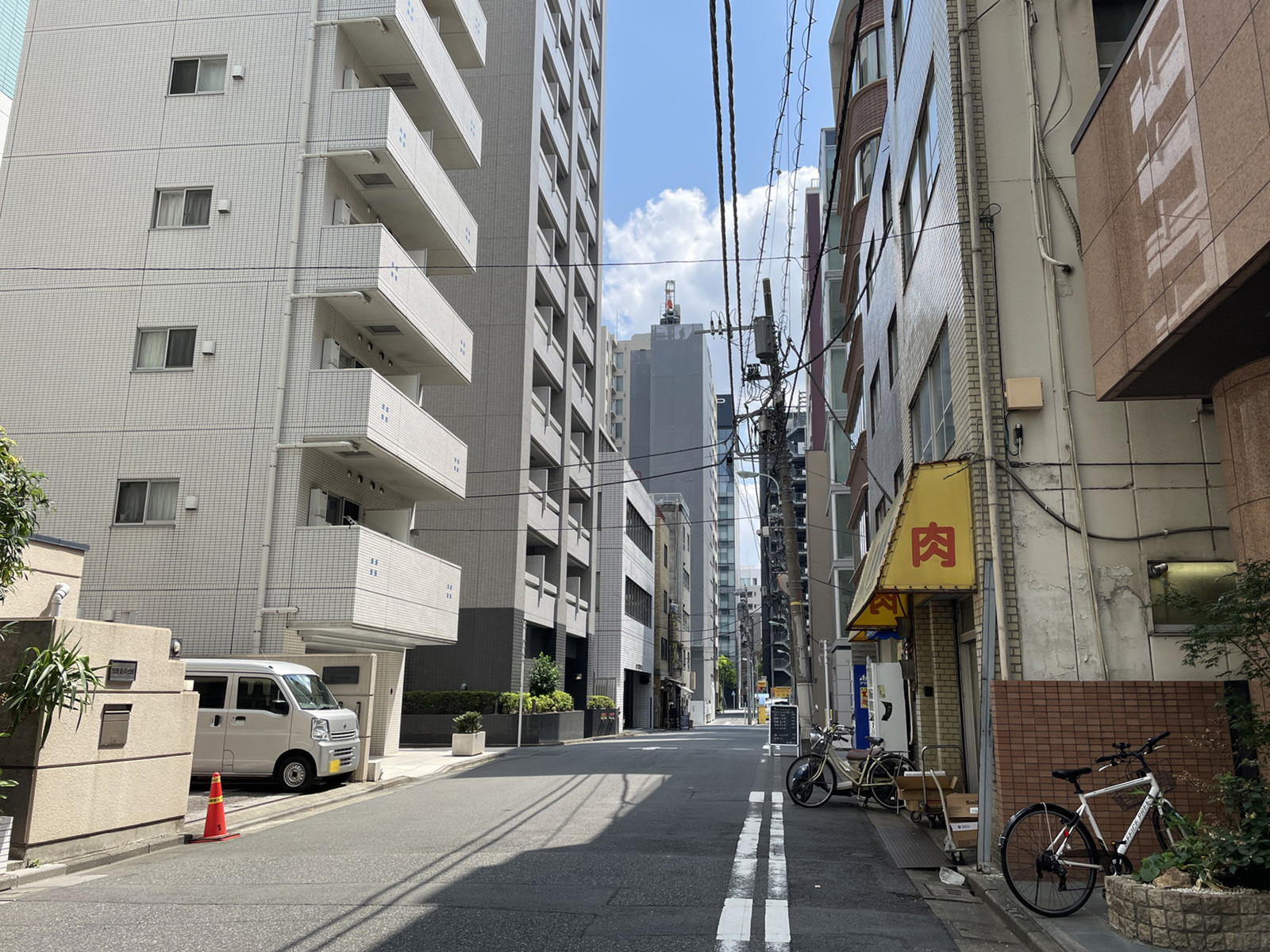 茅場町EKKビル前面の通り