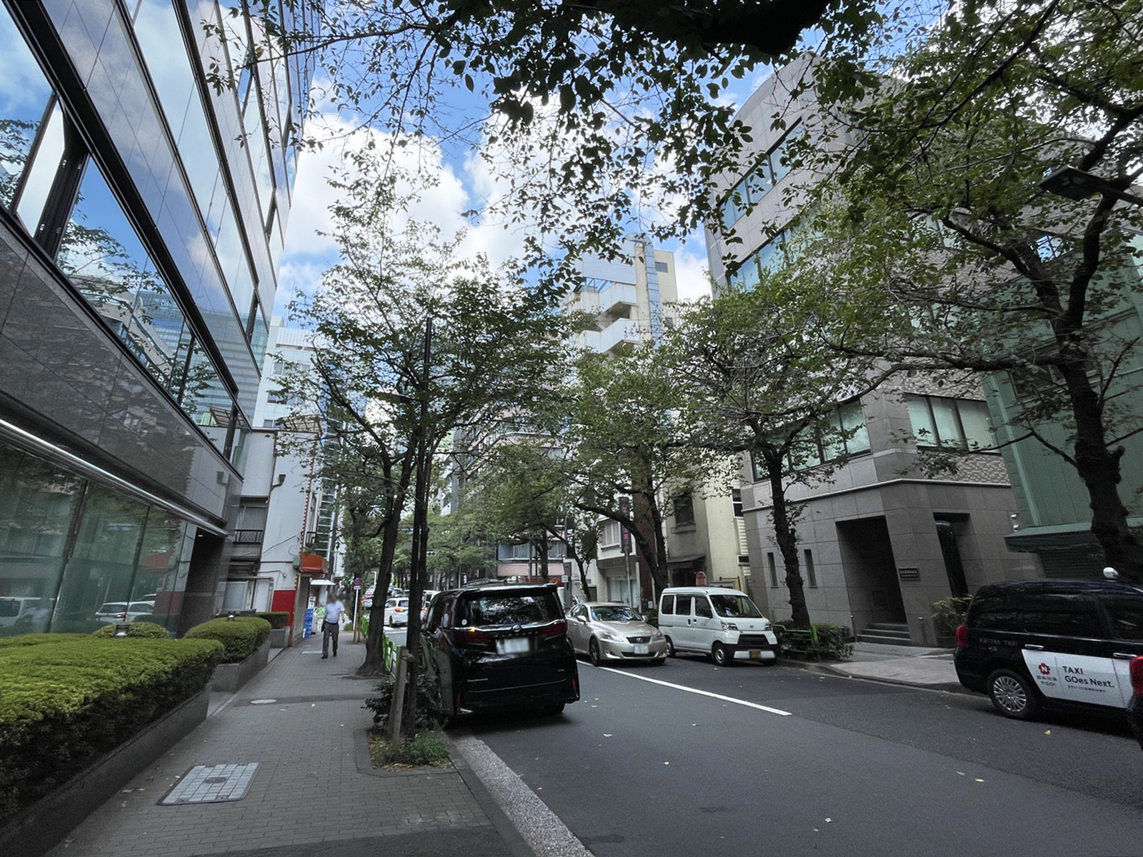 茅場町偕成ビル前面の通り