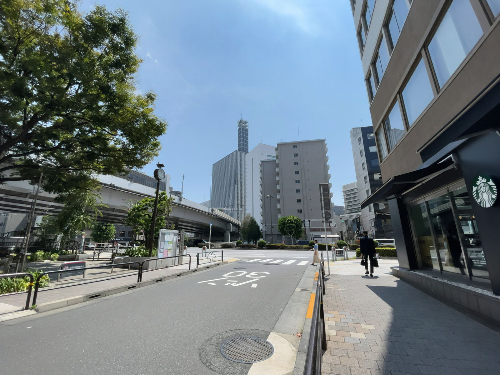 九段北1丁目ビル前面の通り