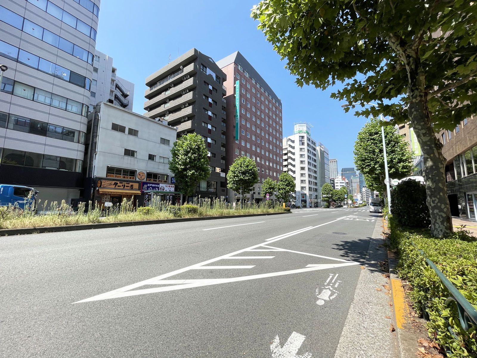 NMF茅場町ビル前面の永代通り