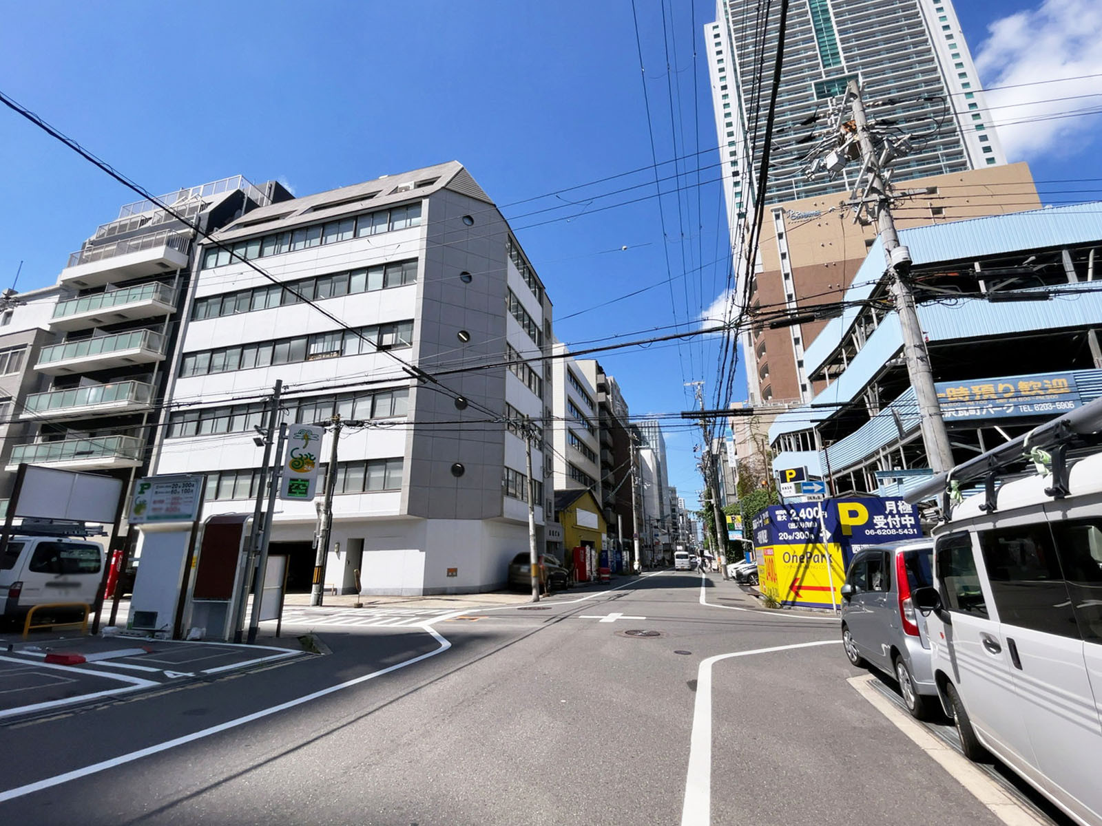 安田薬品ビル前面の通り