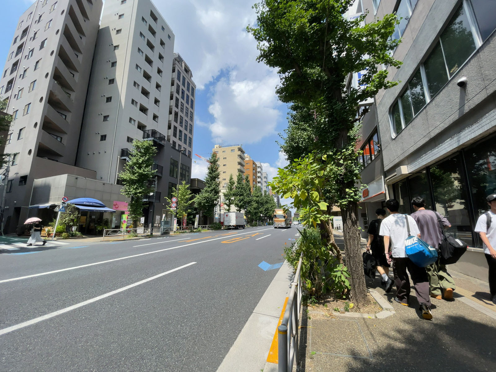 グレースイマスビル前面の通り