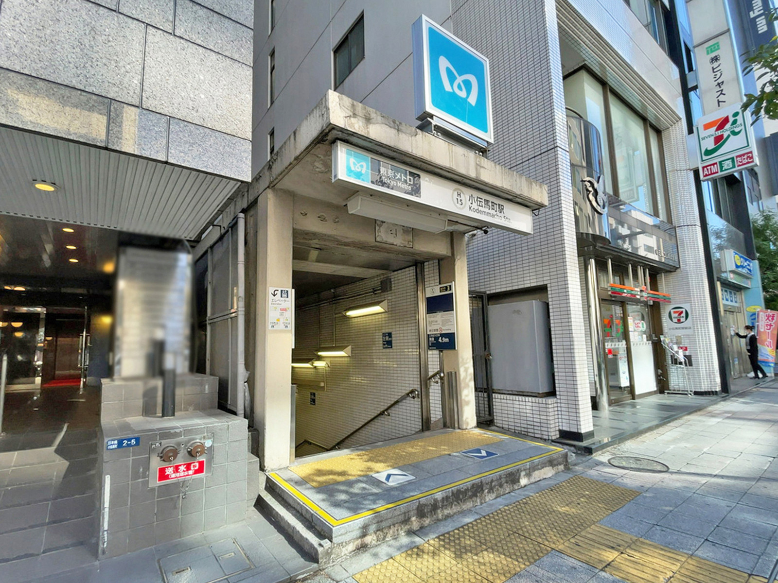 最寄りの「小伝馬町駅」