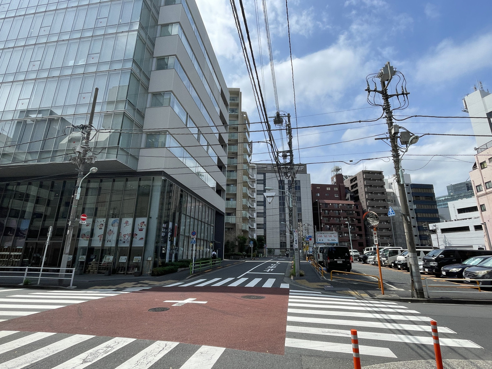 オーキッドプレイス蛎殻町ビル前面の通り
