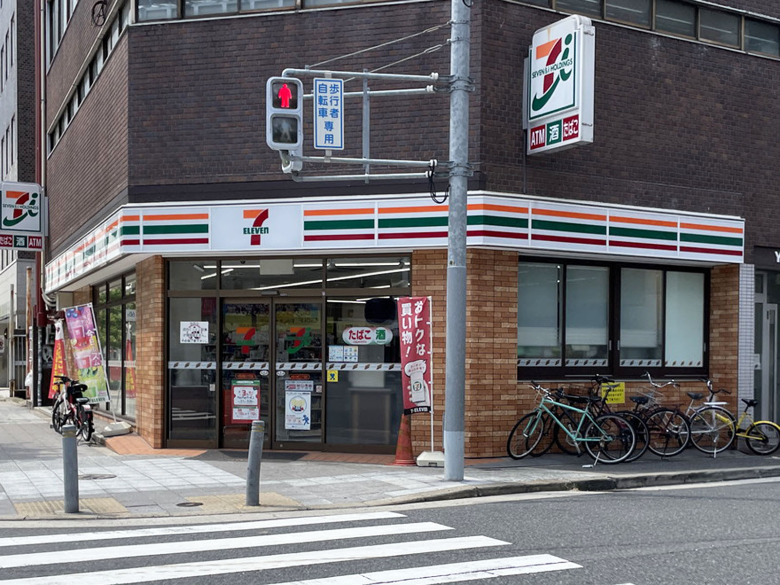 斜め向かいにあるセブン-イレブン 大阪北堀江2丁目店