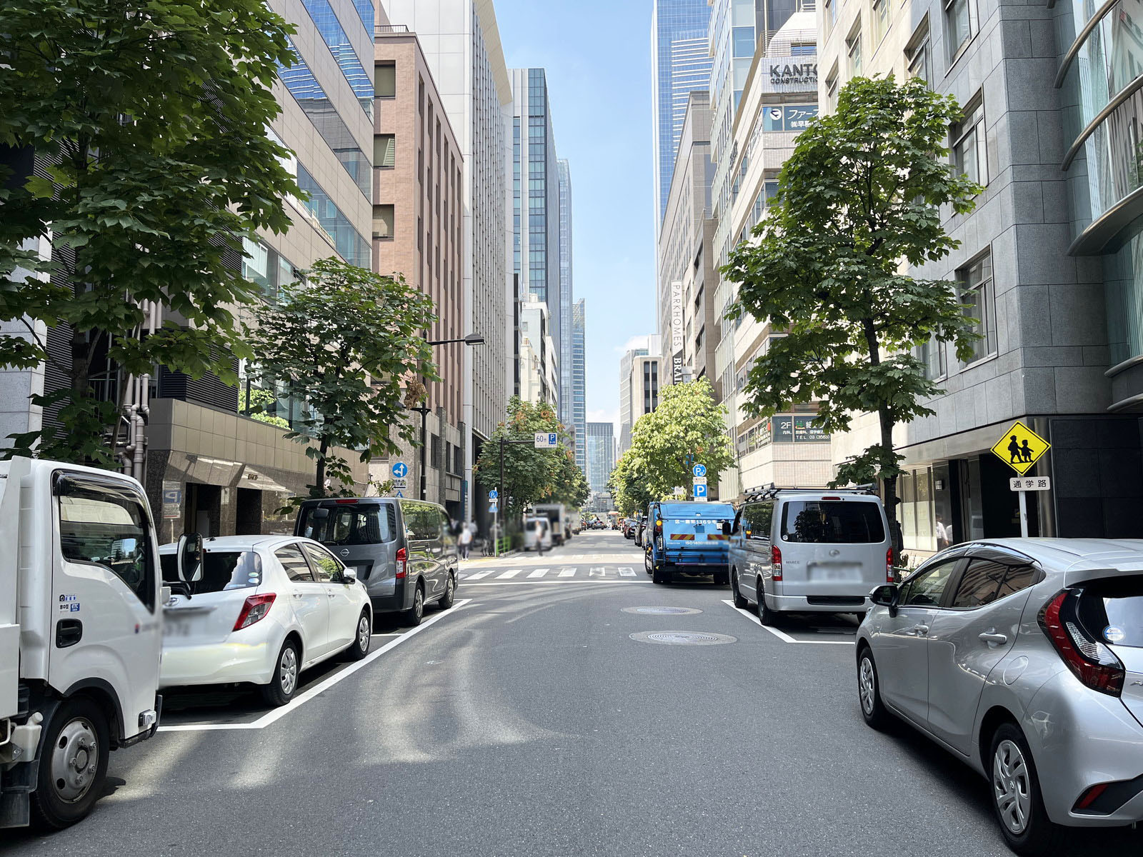 京橋中央ビル前面の通り