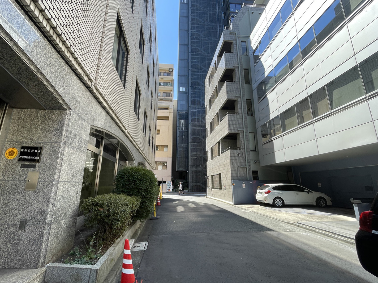 エミナビル前面の通り