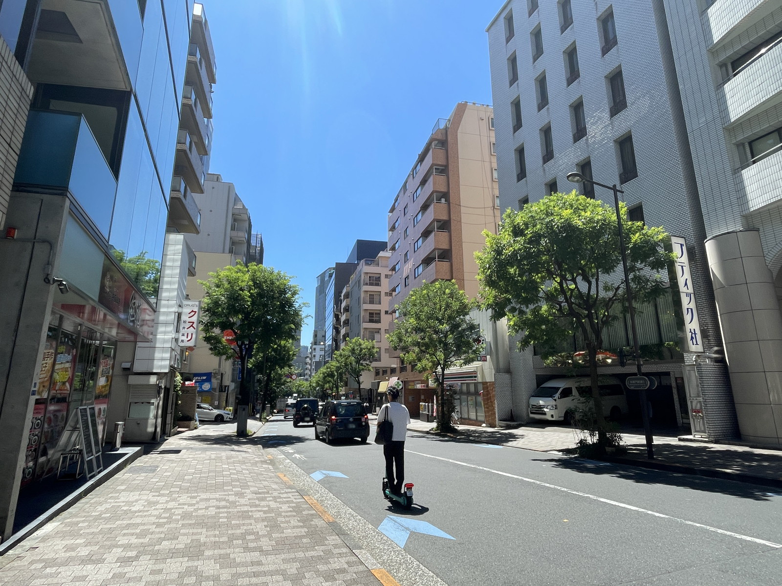 US半蔵門ビル前面の半蔵門駅通り