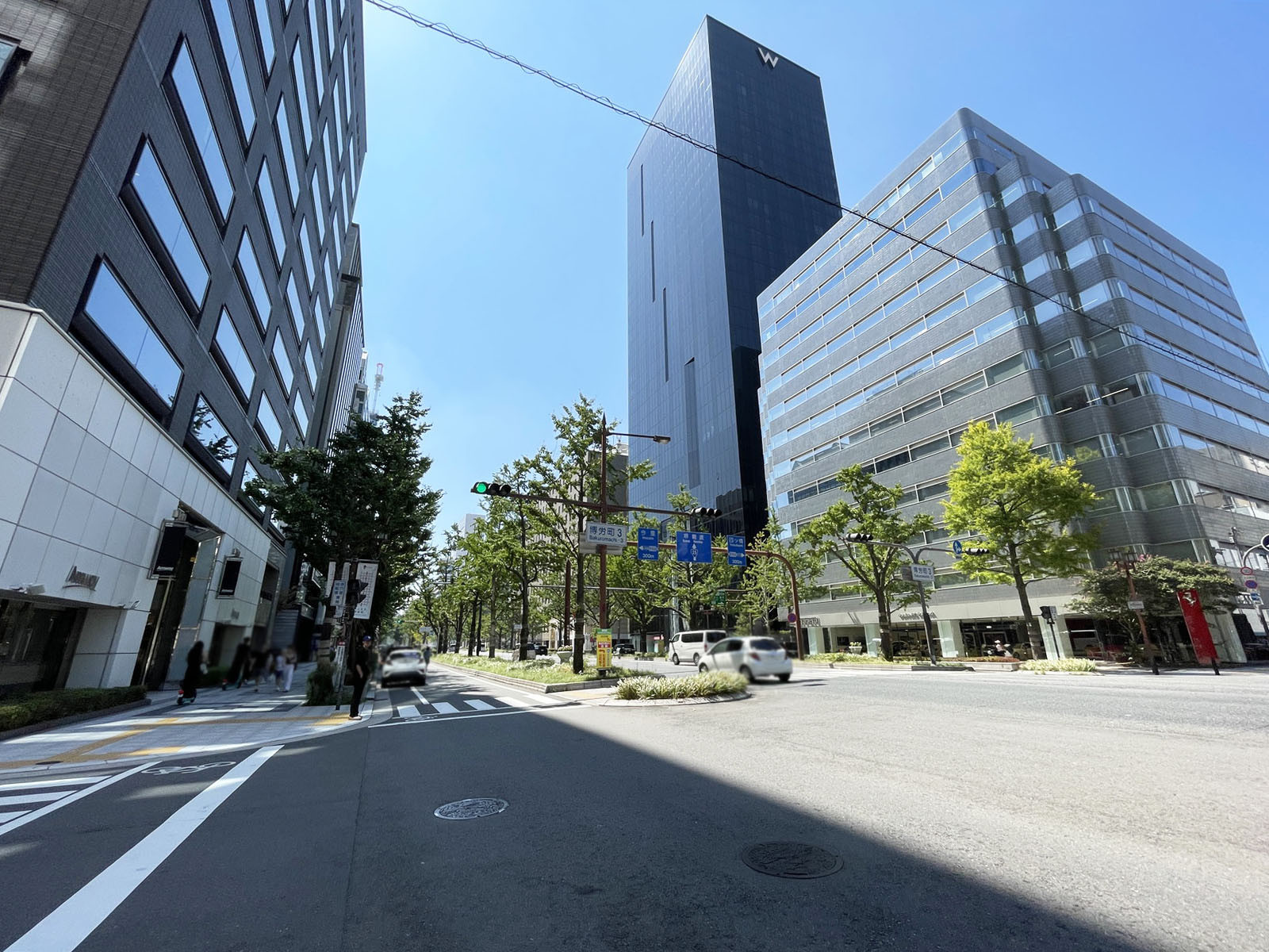 御堂筋グランタワー前面の御堂筋