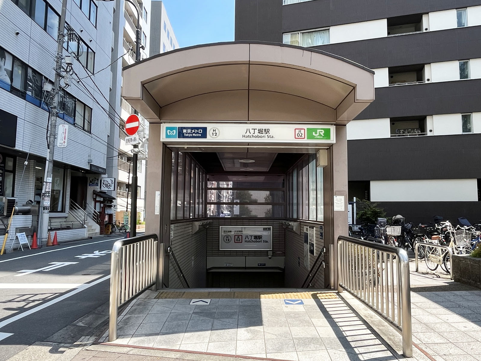 最寄りの「八丁堀駅」