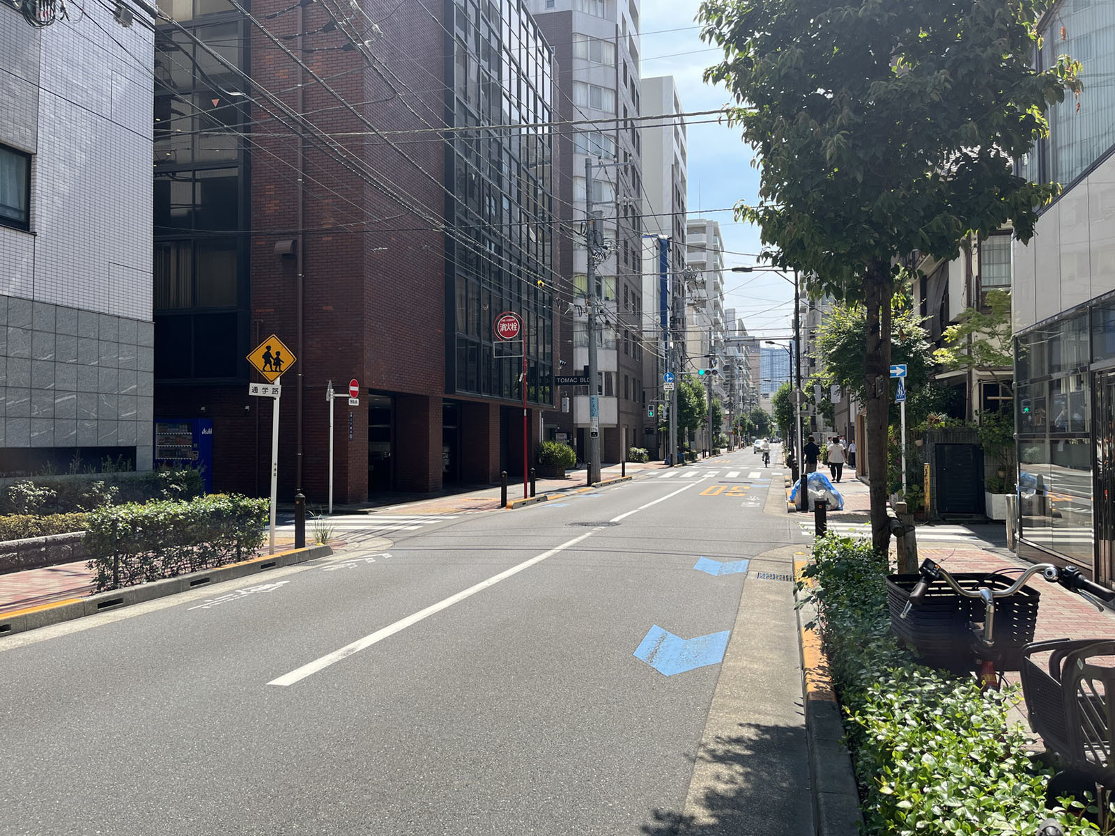 HKビル前面の居留地中央通り