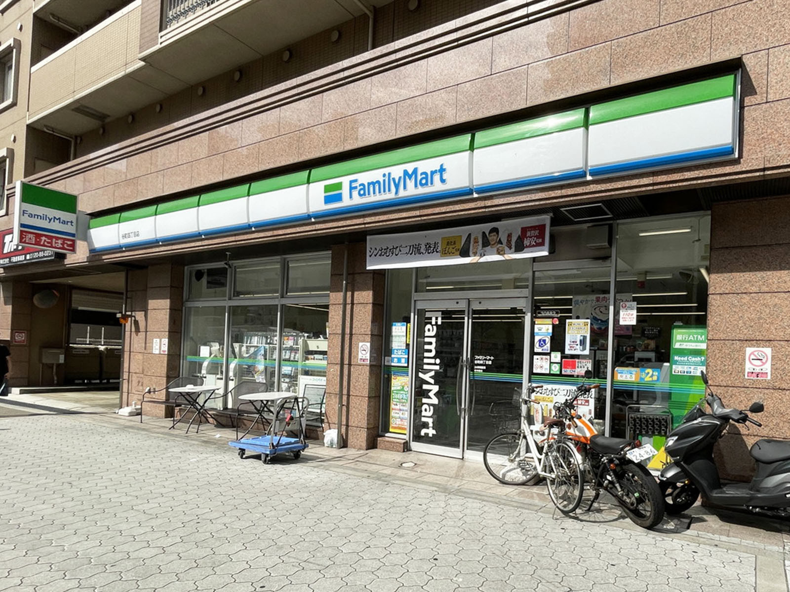 同じ通りにあるファミリーマート 谷町四丁目店