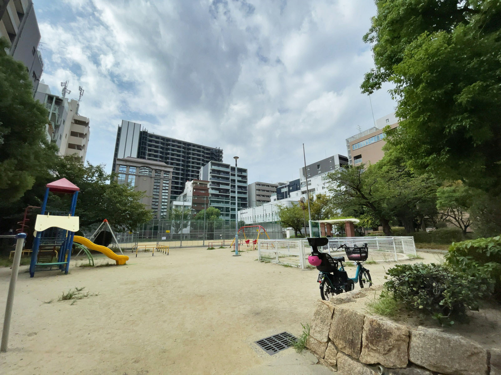 徒歩1分の谷四錦郷公園