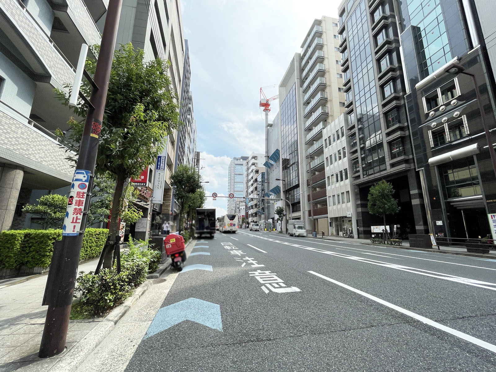 リンサンビル前面の本町通