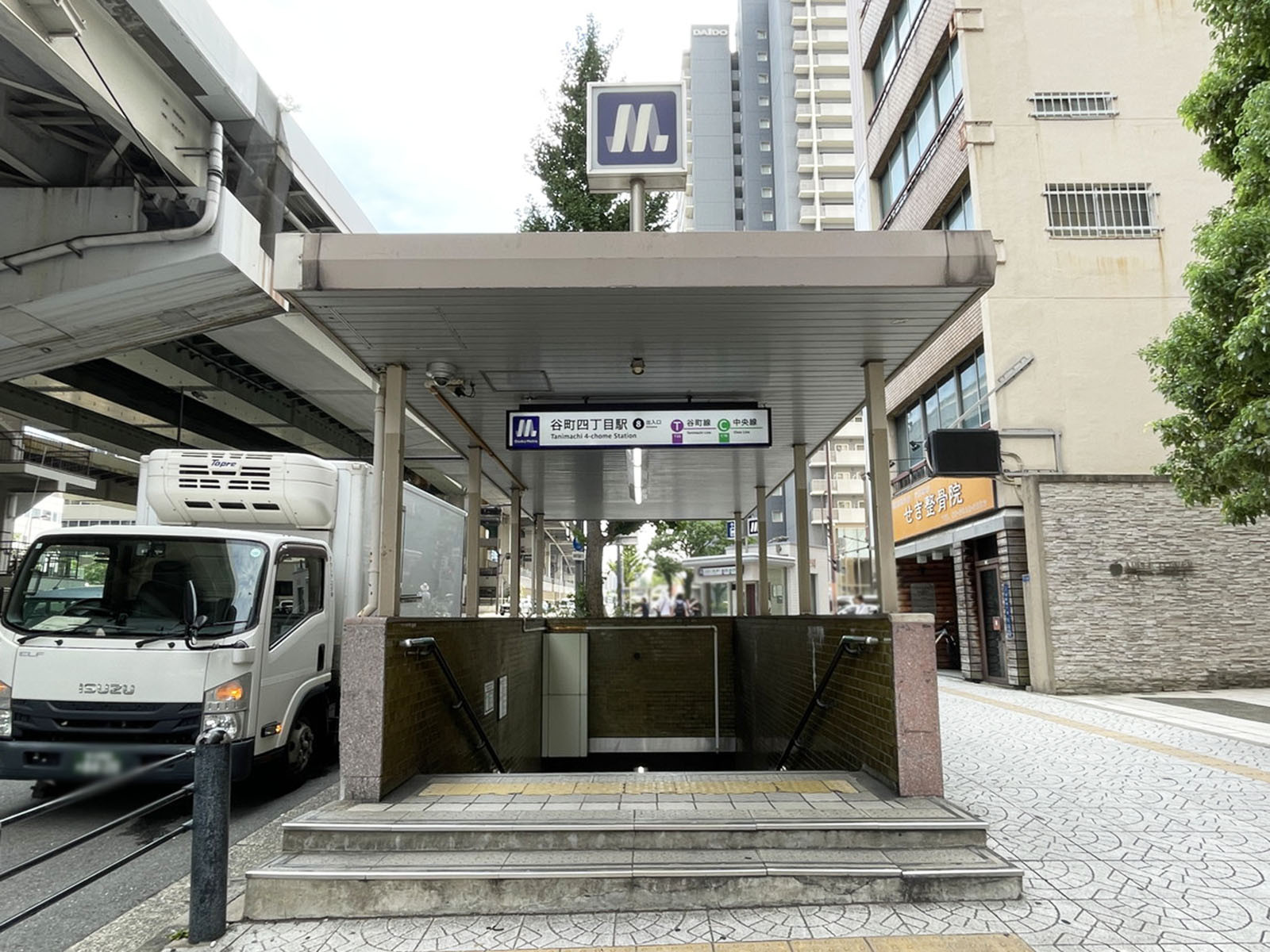 最寄りの「谷町四丁目駅」