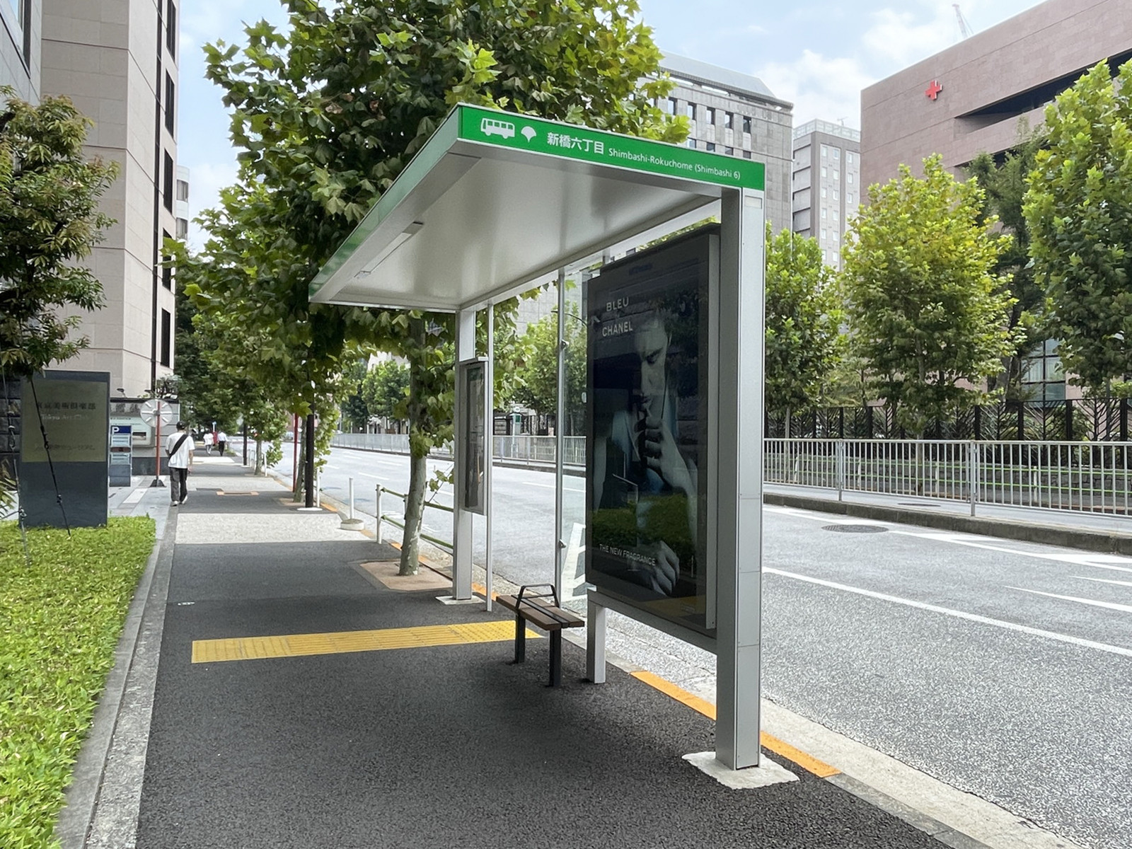 近くのバス停「新橋六丁目」