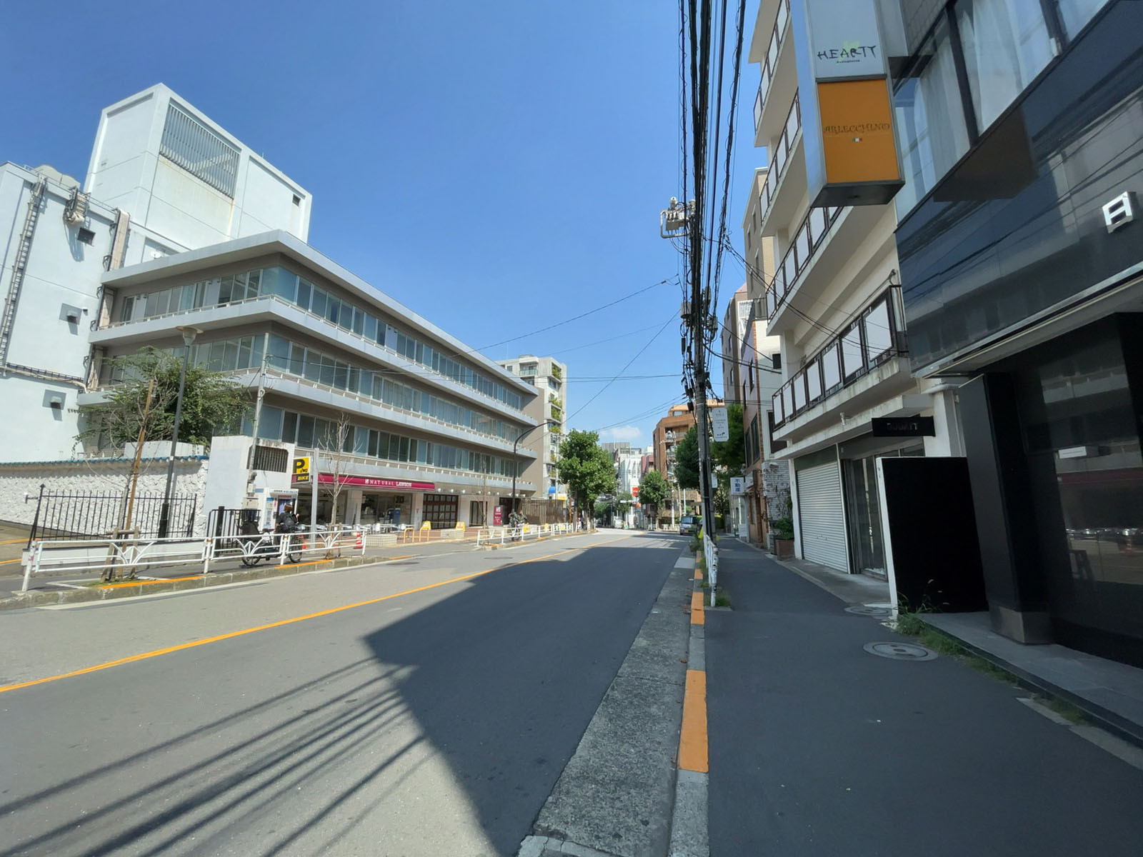 日進ヒルズ代官山前面の通り