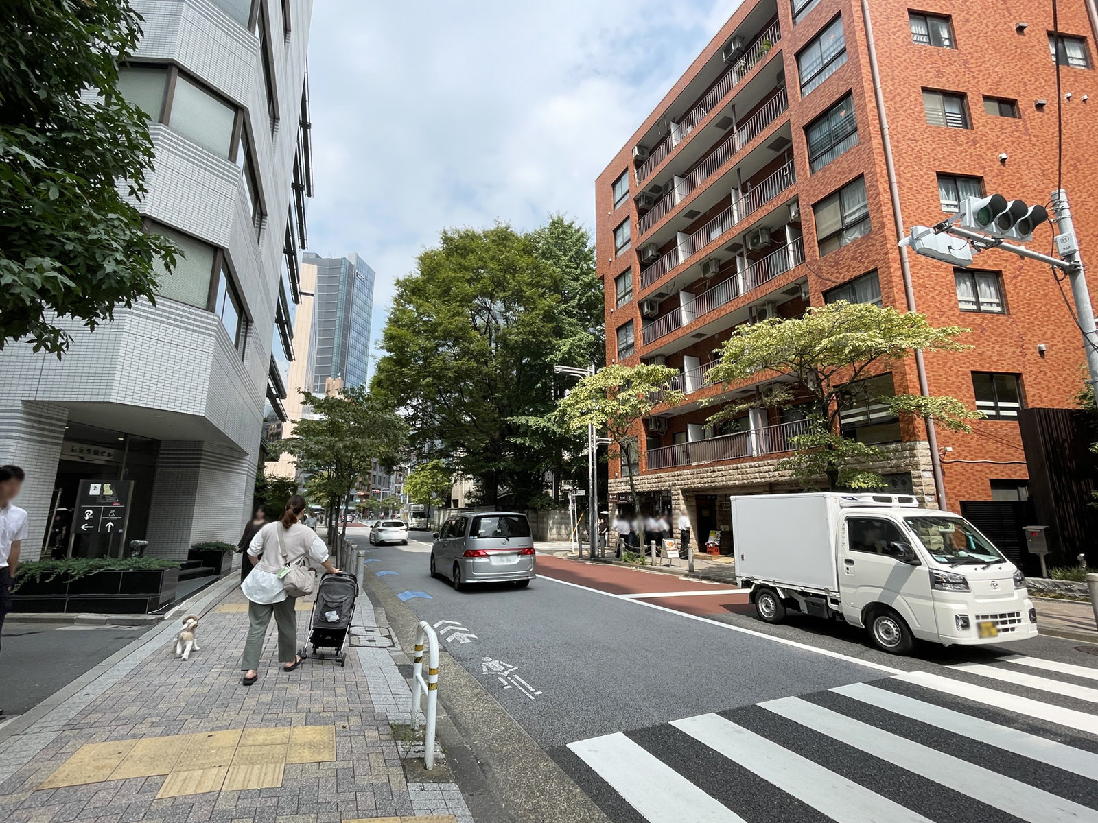 KDX浜松町プレイス前面の通り