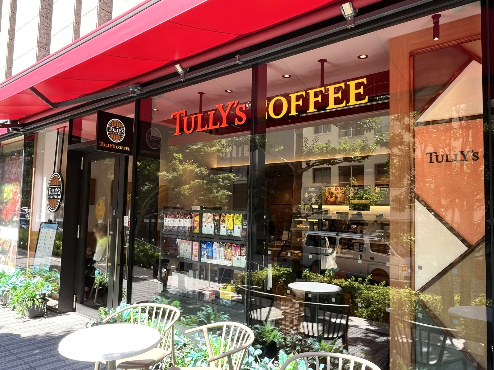 向かいのタリーズコーヒー ハレザ池袋店
