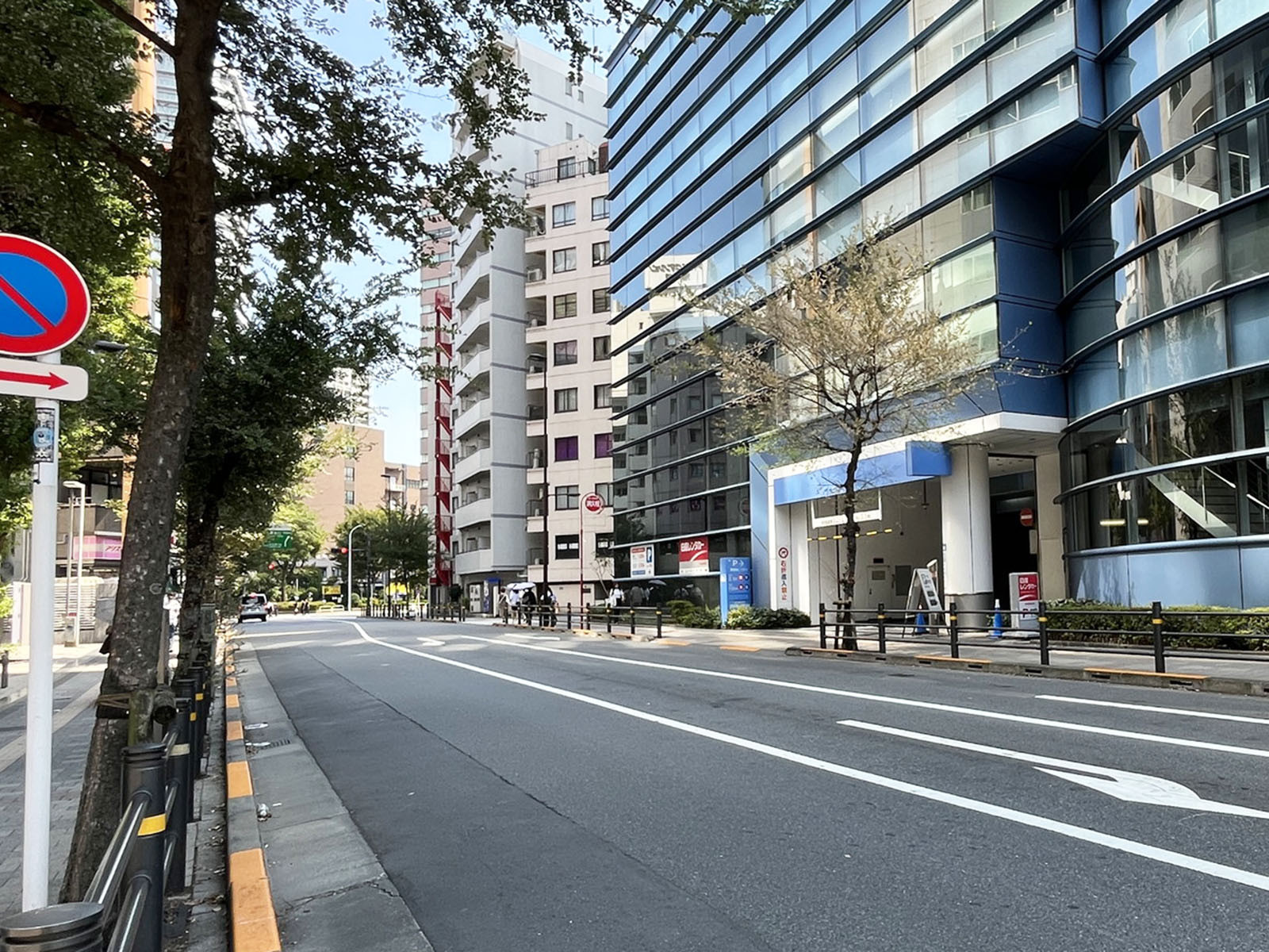 NBF池袋イースト前面の通り