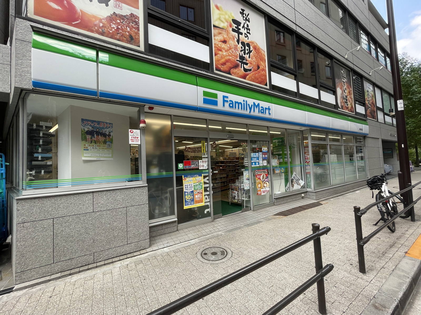 徒歩1分のファミリーマート 神谷町店